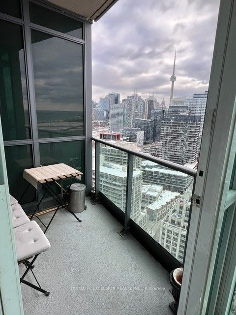 215 Fort York Boulevard S 2903, Toronto, ON M5V 4A2 photo 3