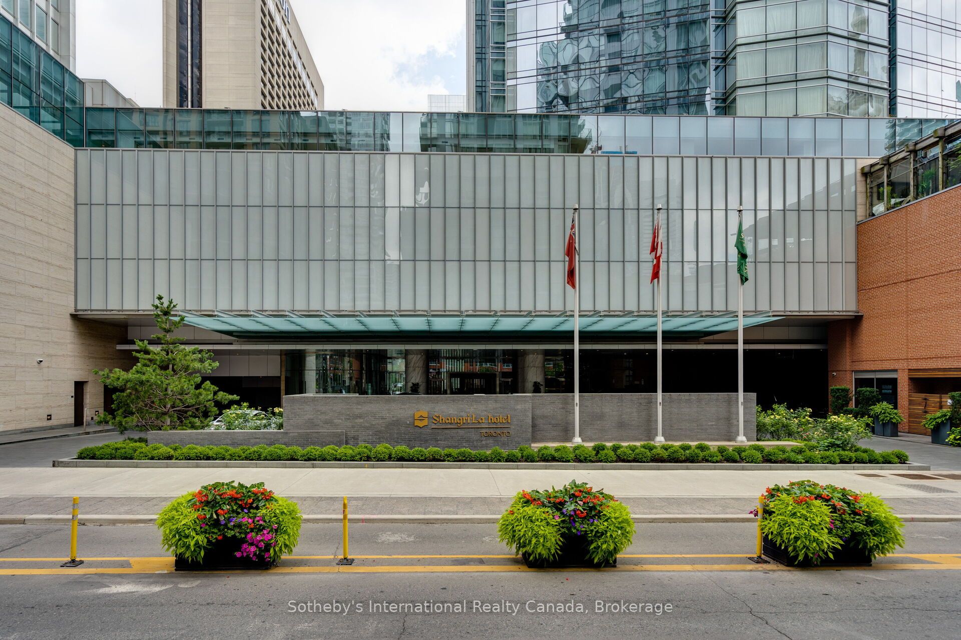 180 University Avenue 2802, Toronto, ON M5H 0A2 photo 3