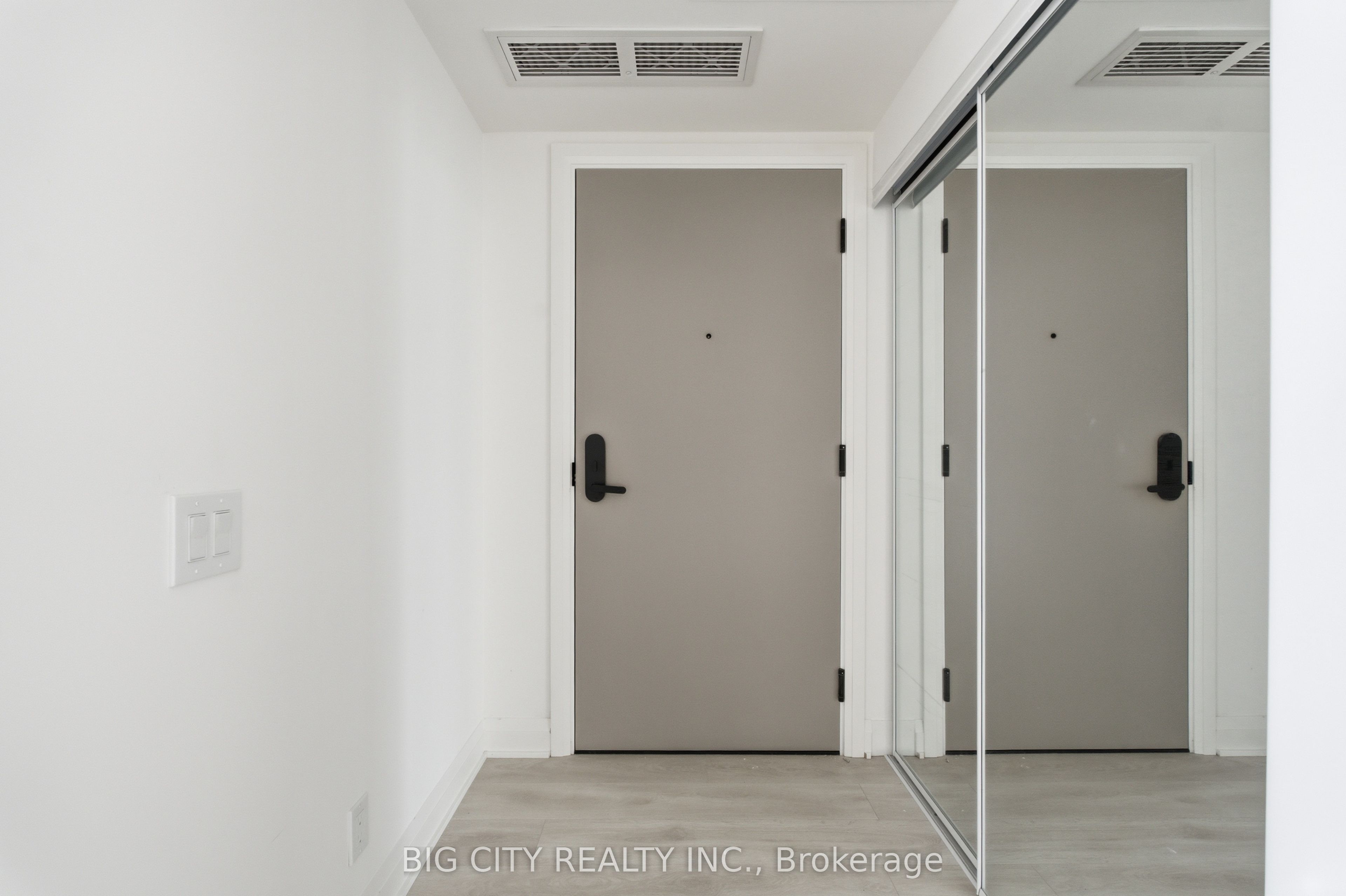 25 Frederick Todd Way 1206, Toronto, ON M4G 0C9