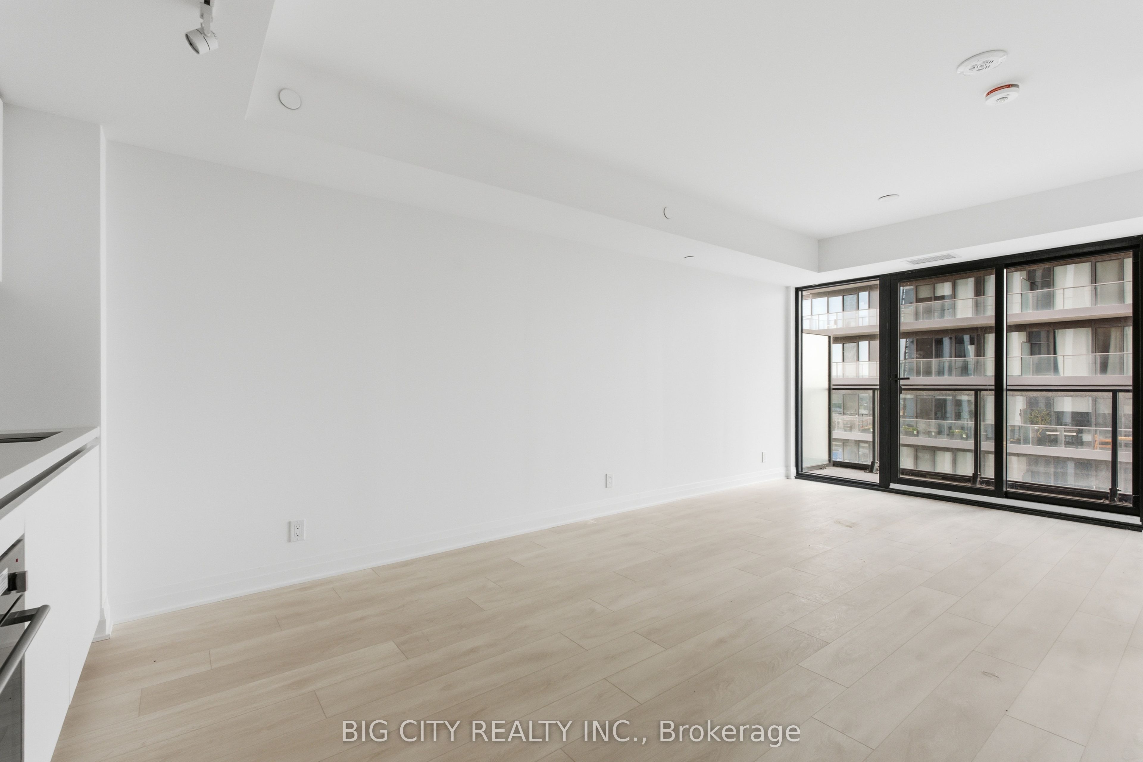 25 Frederick Todd Way 1206, Toronto, ON M4G 0C9 photo 2