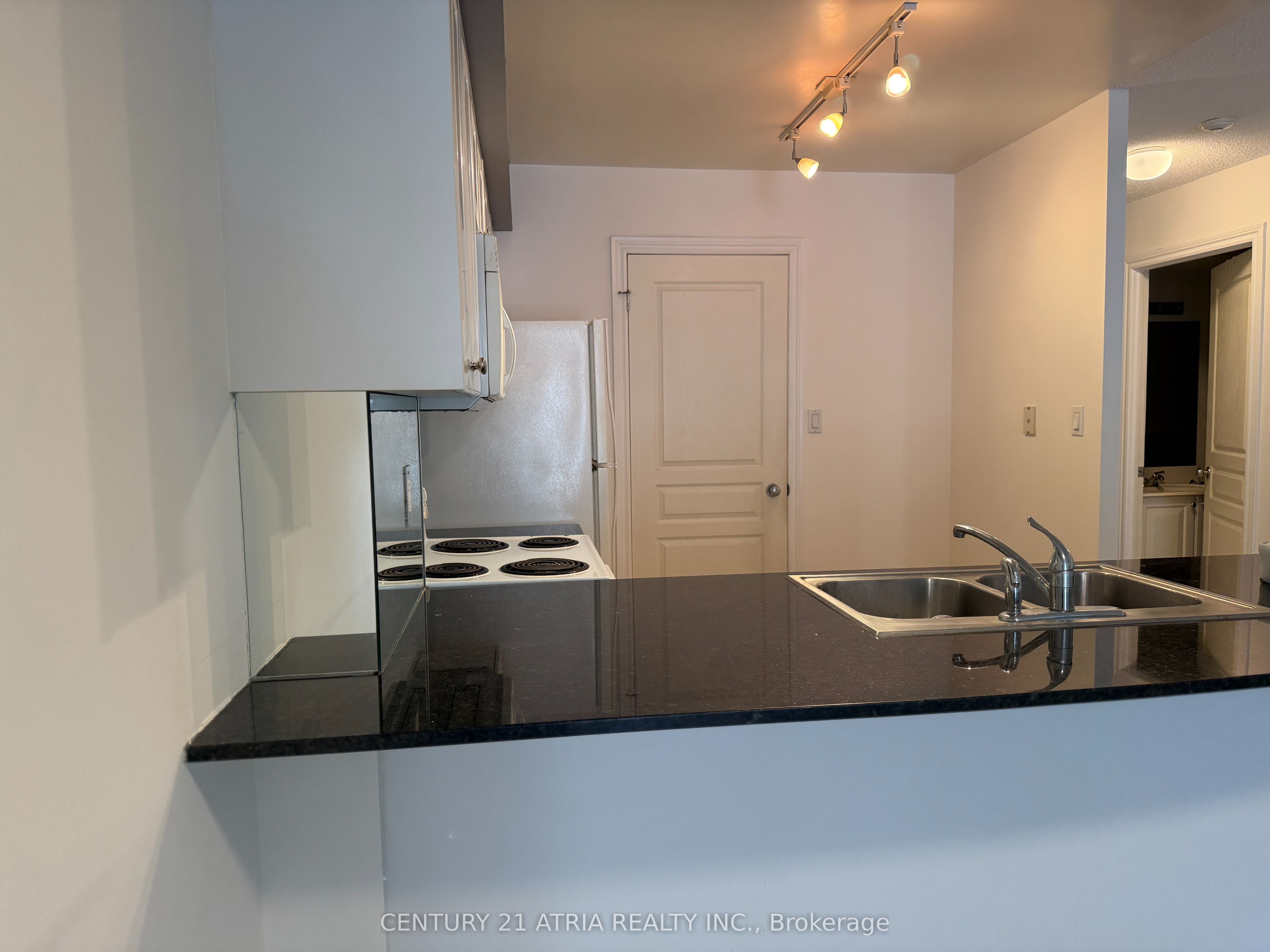 801 Bay Street 602, Toronto, ON M5S 1Y9 photo 5