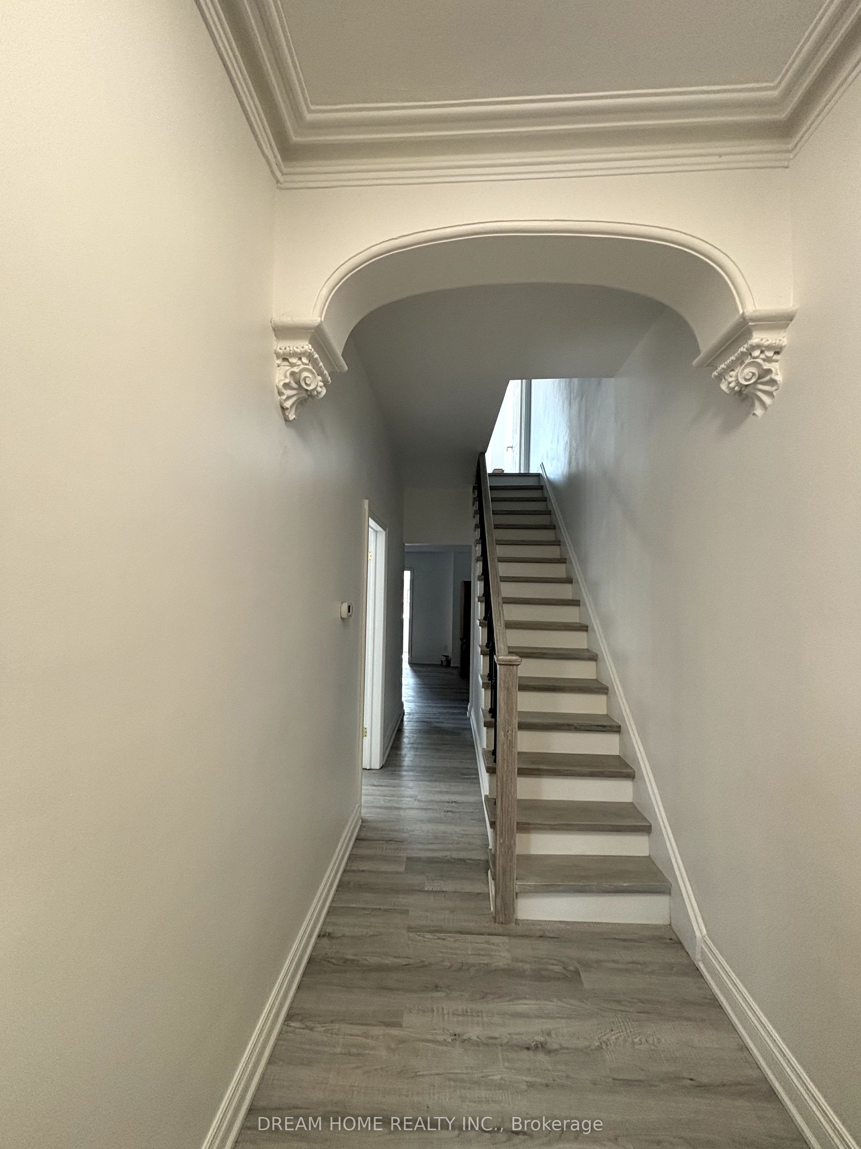 262 clinton Street 202, Toronto, ON M6G 2Y6