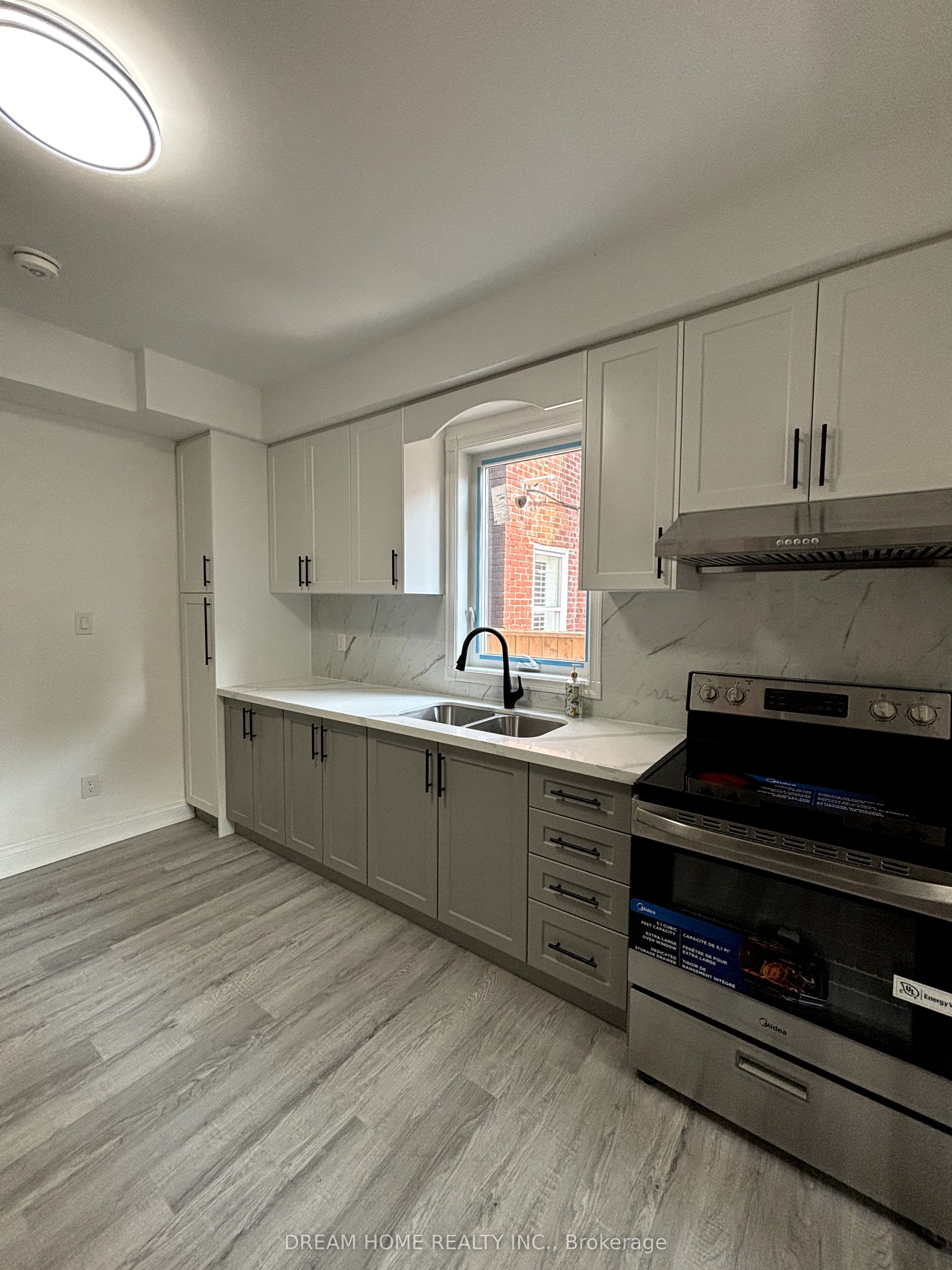 262 clinton Street 202, Toronto, ON M6G 2Y6 photo 2