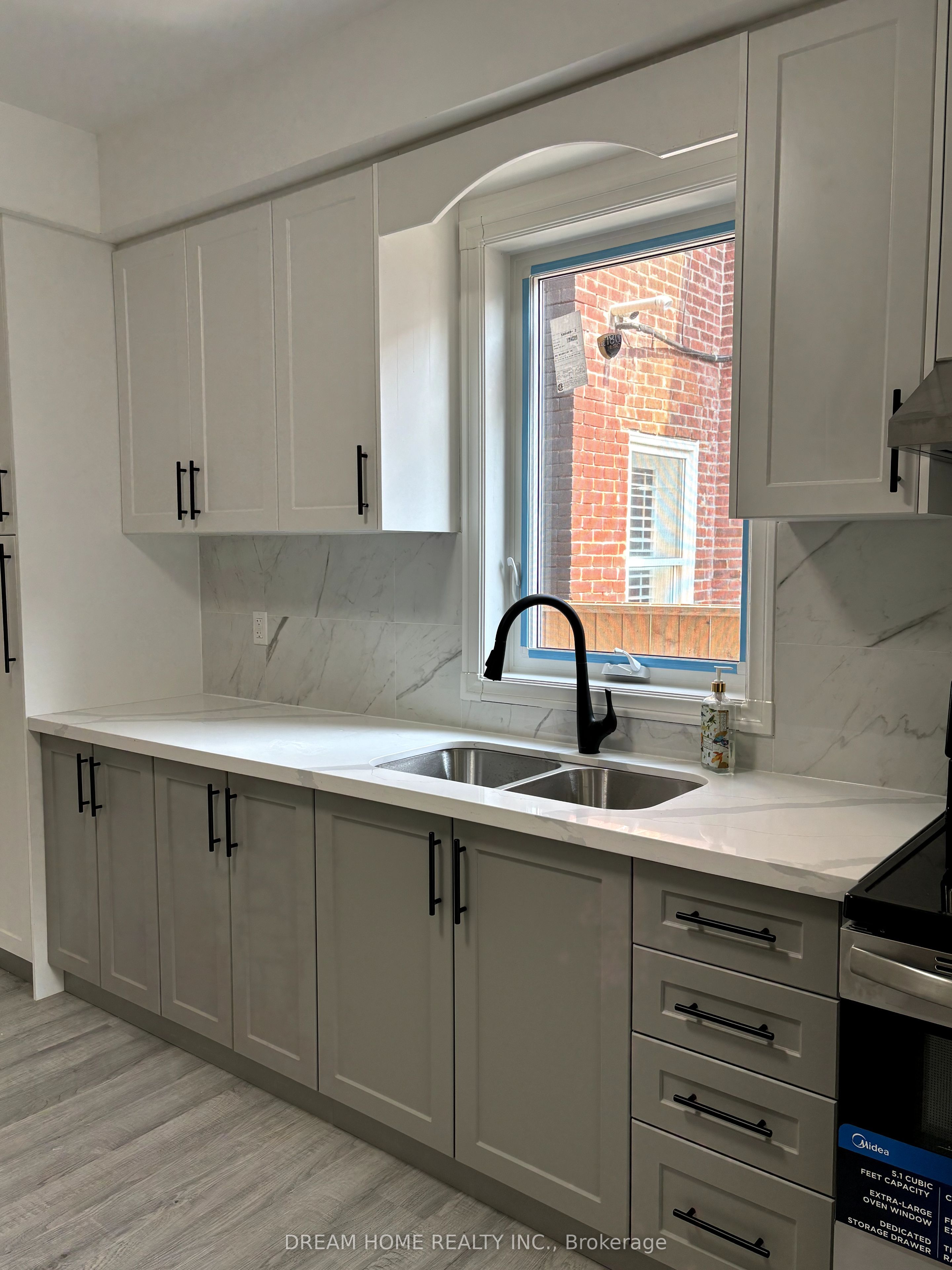 262 clinton Street 202, Toronto, ON M6G 2Y6 photo 3