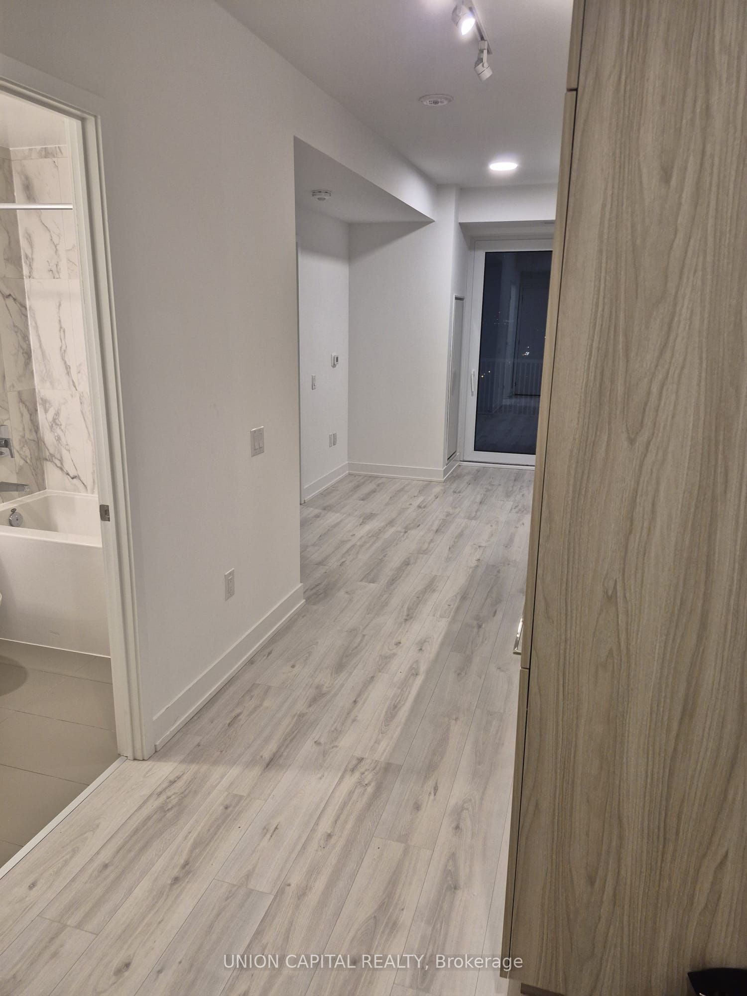36 Olive Avenue 1906, Toronto, ON M6G 2R8 photo 5