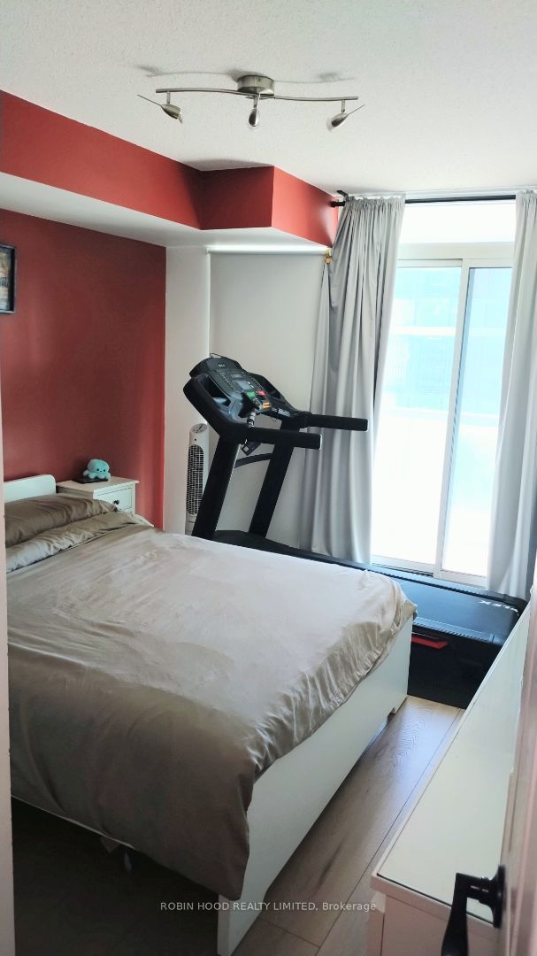 30 Grand Trunk Crescent 30, Toronto, ON M5J 3A4 photo 5