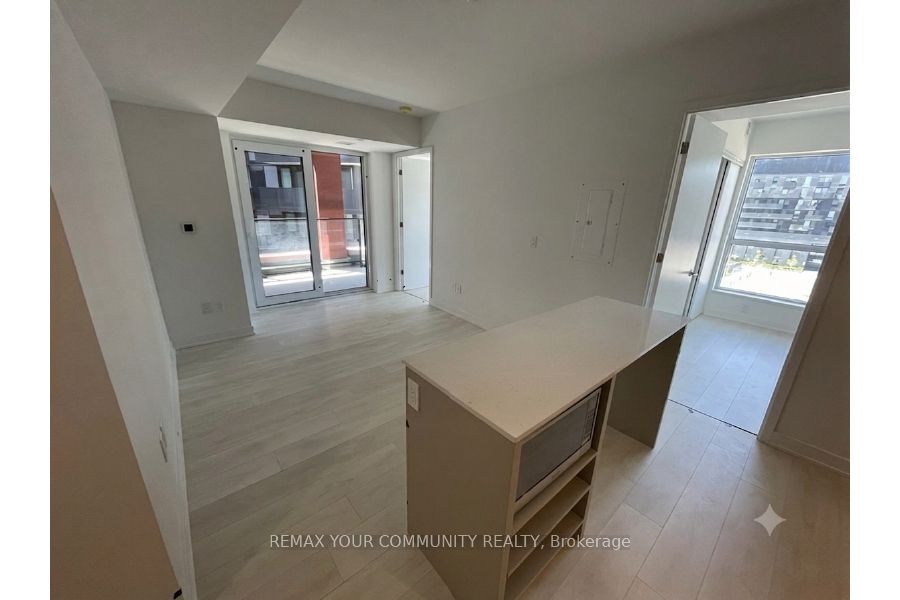 8 Tippett Road 527, Toronto, ON M3H 0E7 photo 2