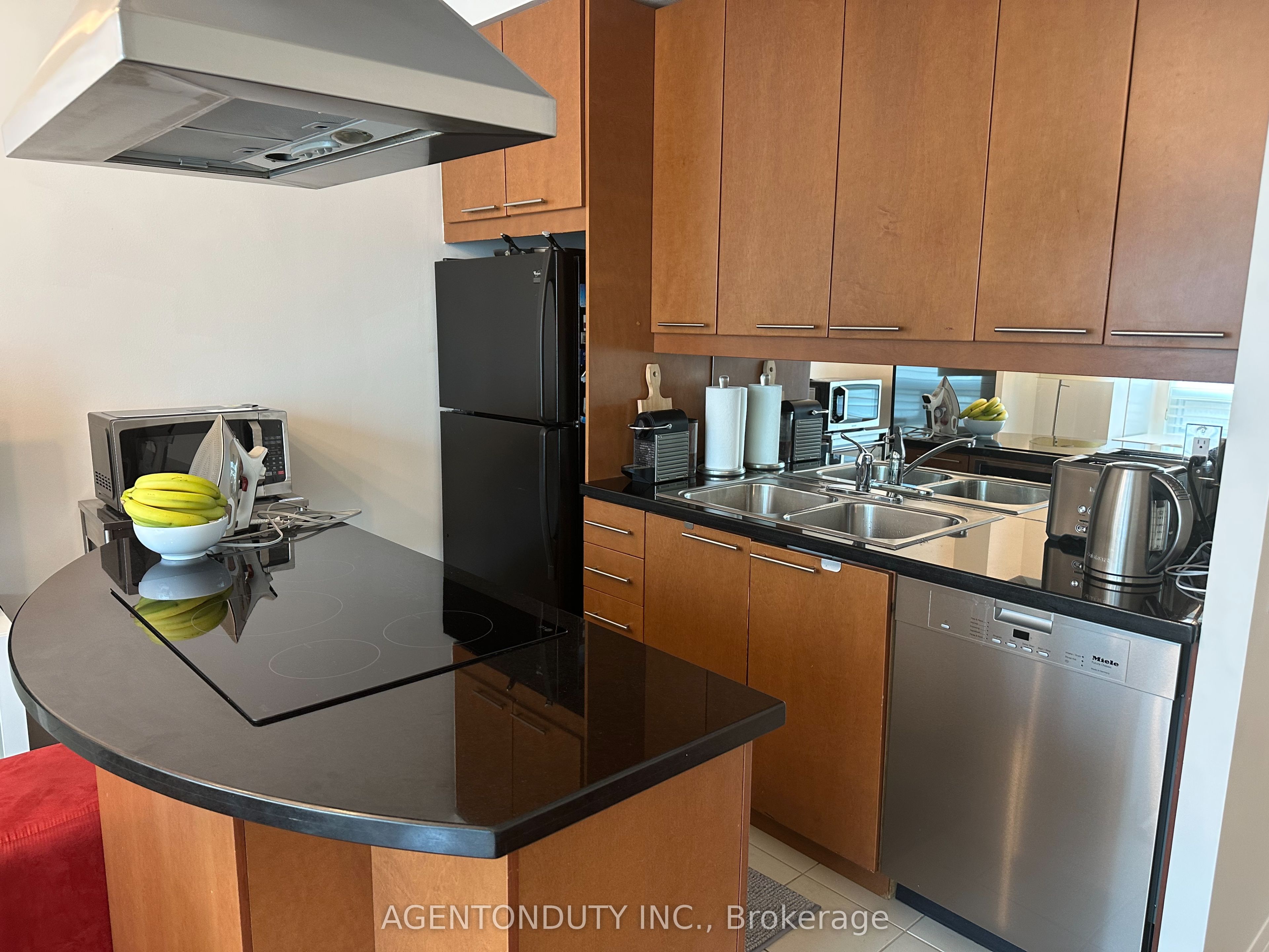 1121 Bay Street 1109, Toronto, ON M5S 3L9 photo 4