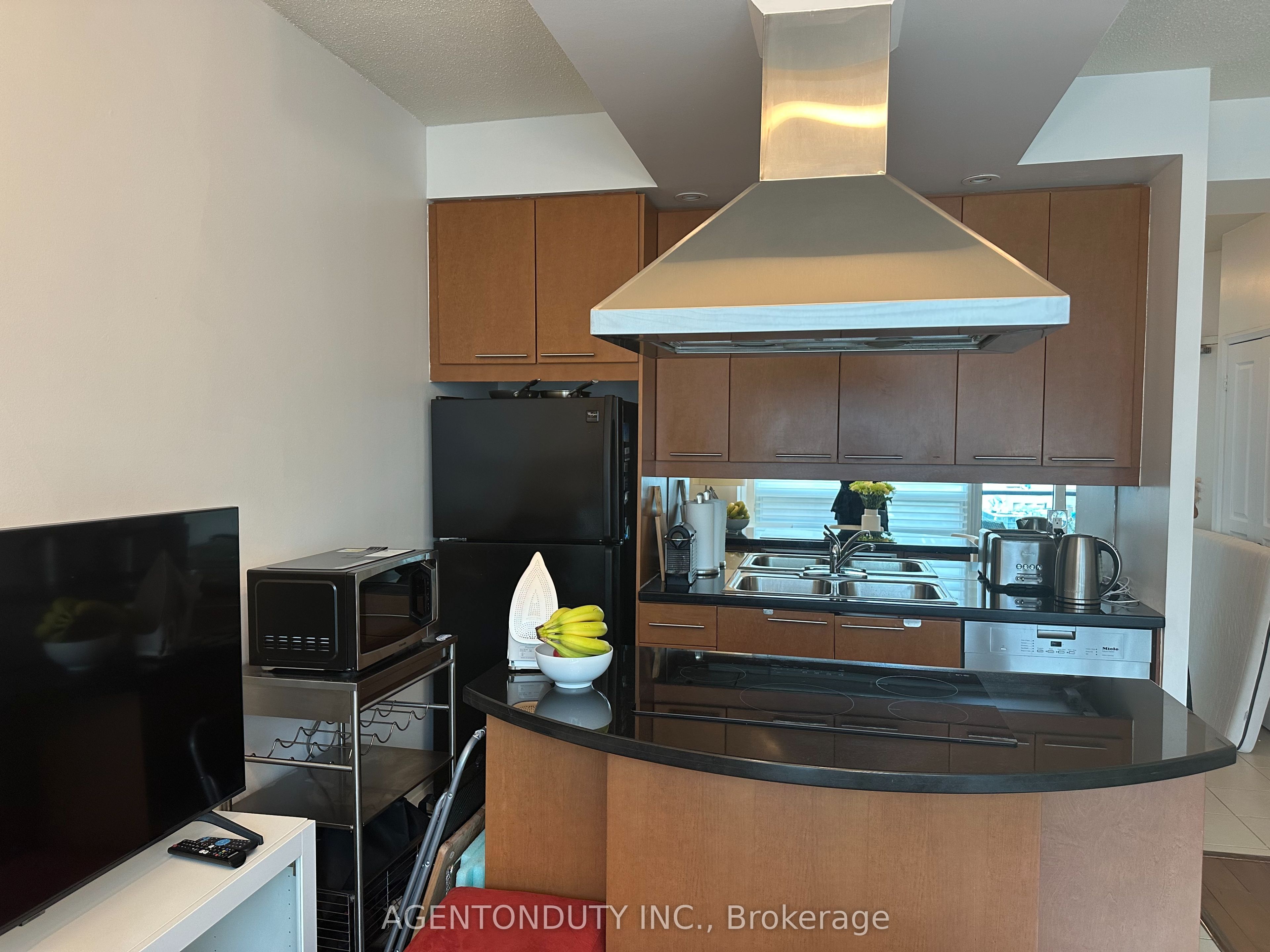 1121 Bay Street 1109, Toronto, ON M5S 3L9 photo 5