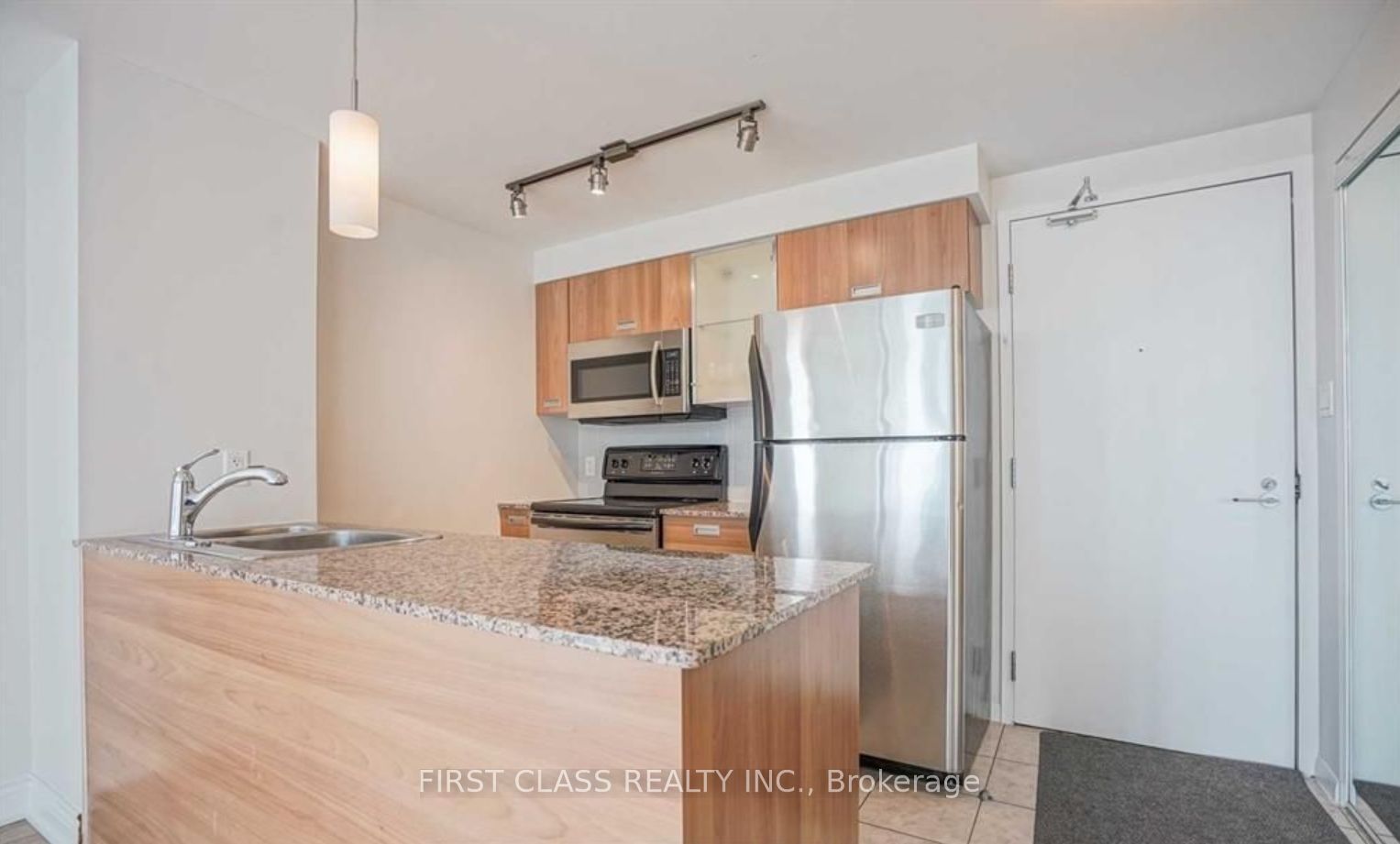 37 Grosvenor Street 1301, Toronto, ON M4Y 3G5 photo 2