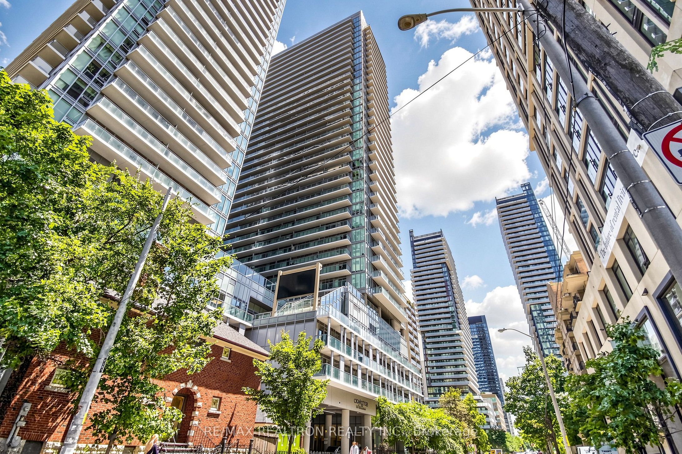 195 Redpath Avenue 1612, Toronto, ON M4P 0E4
