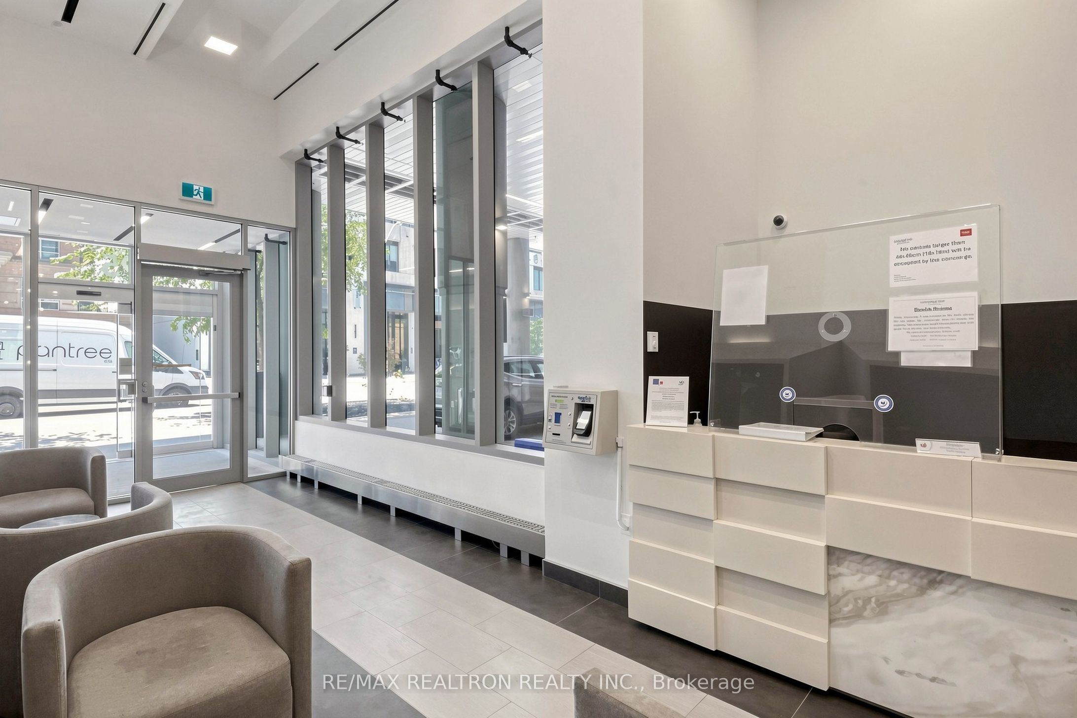 195 Redpath Avenue 1612, Toronto, ON M4P 0E4 photo 4