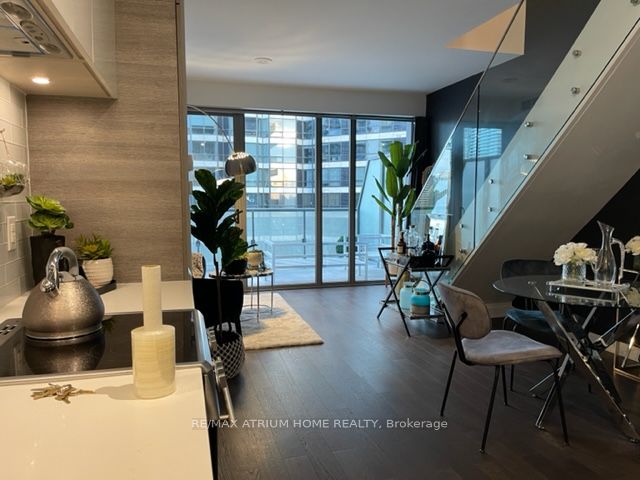 57 St Joseph Street 1611, Toronto, ON M5S 0C5 photo 3