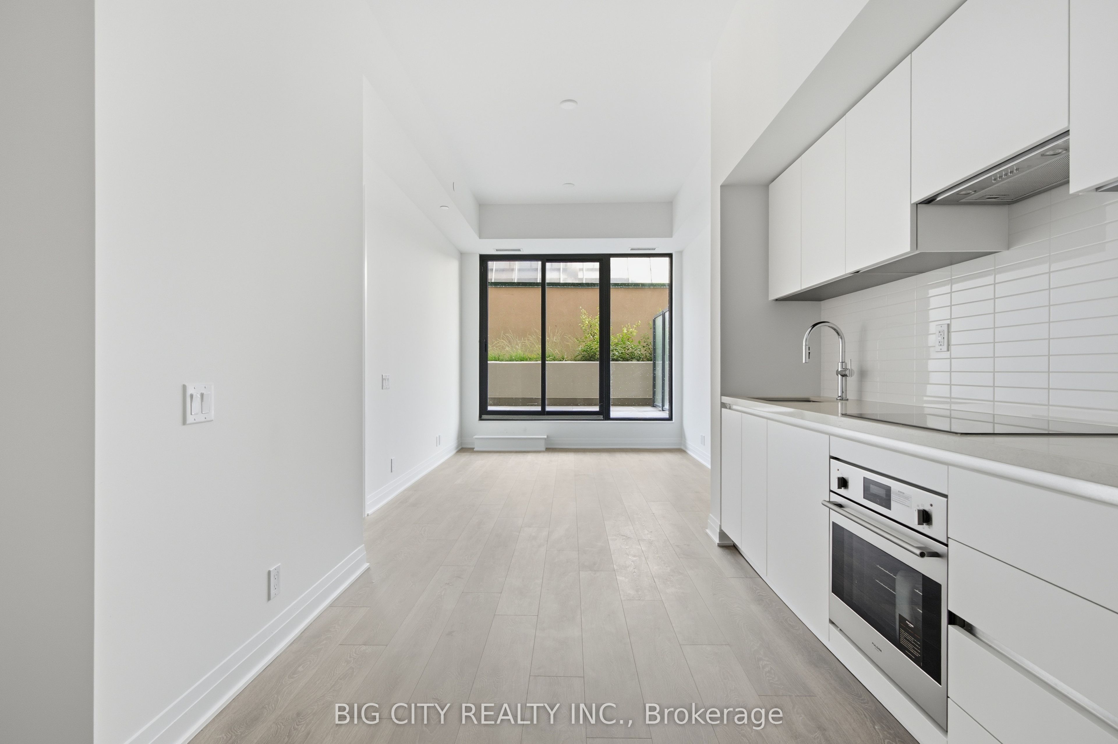 25 Frederick Todd Way 215, Toronto, ON M4G 0E8 photo 2