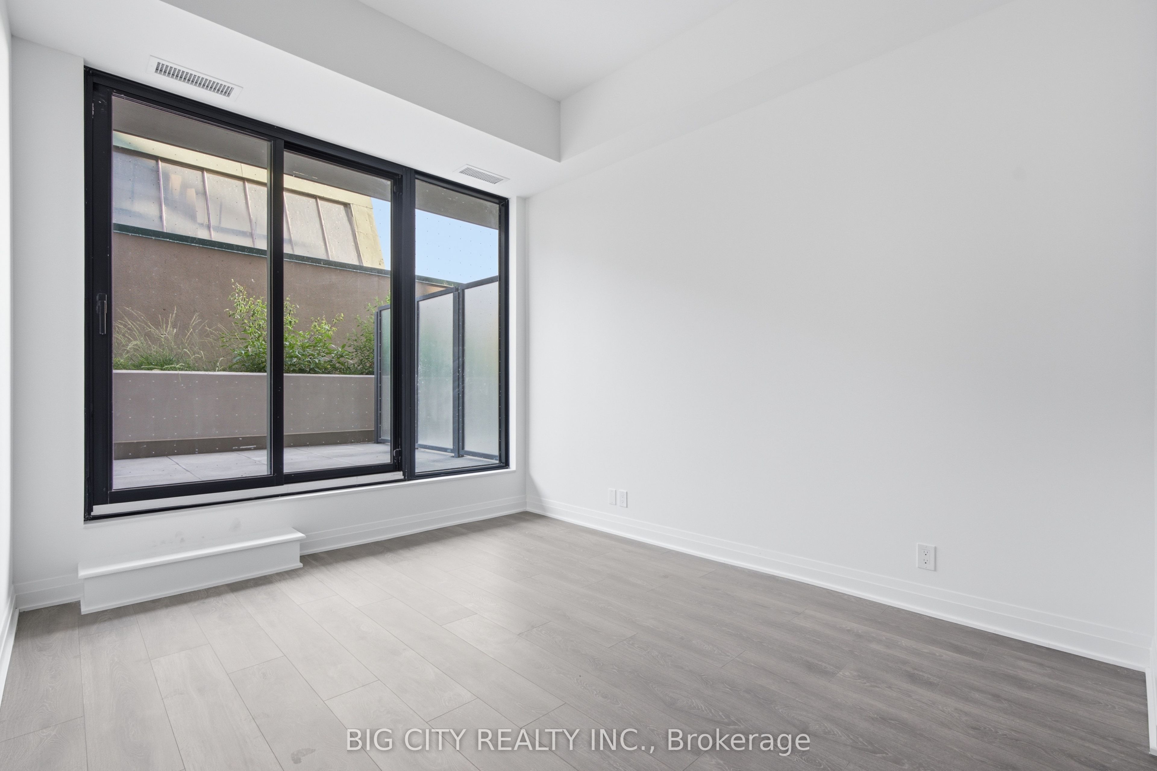 25 Frederick Todd Way 215, Toronto, ON M4G 0E8 photo 3