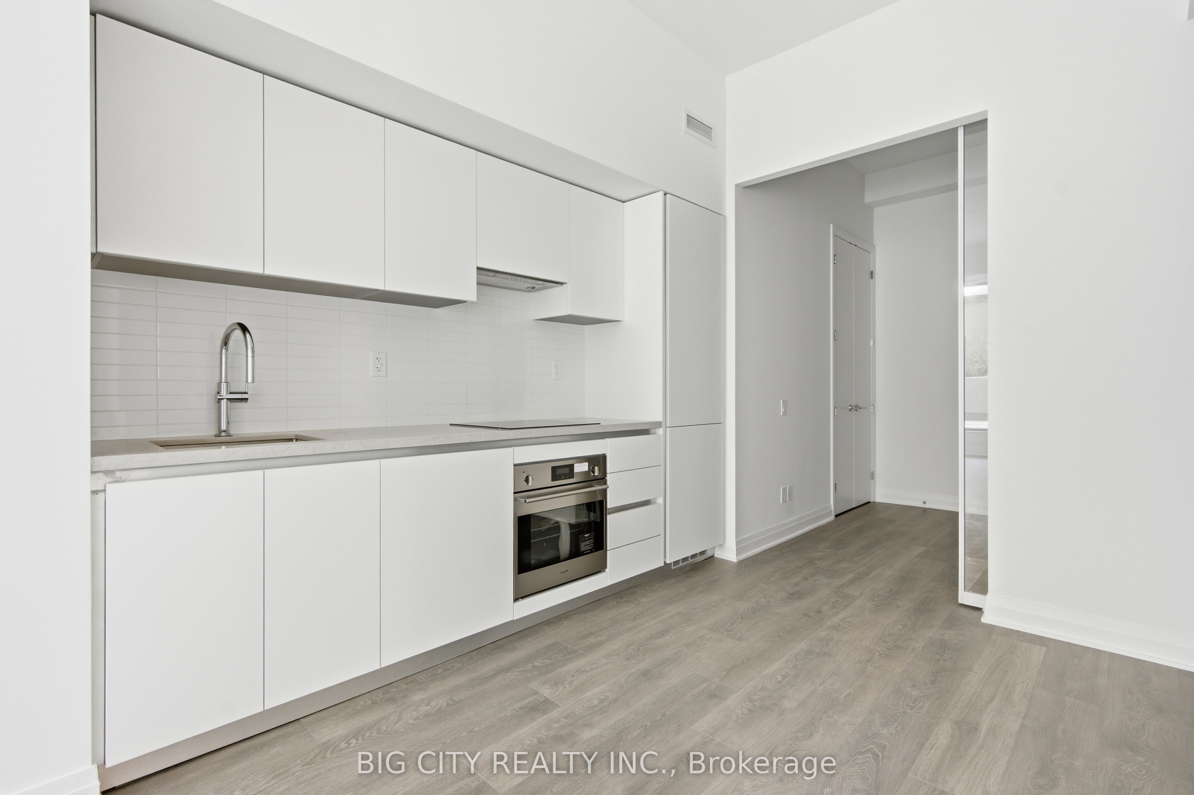 25 Frederick Todd Way 215, Toronto, ON M4G 0E8 photo 5