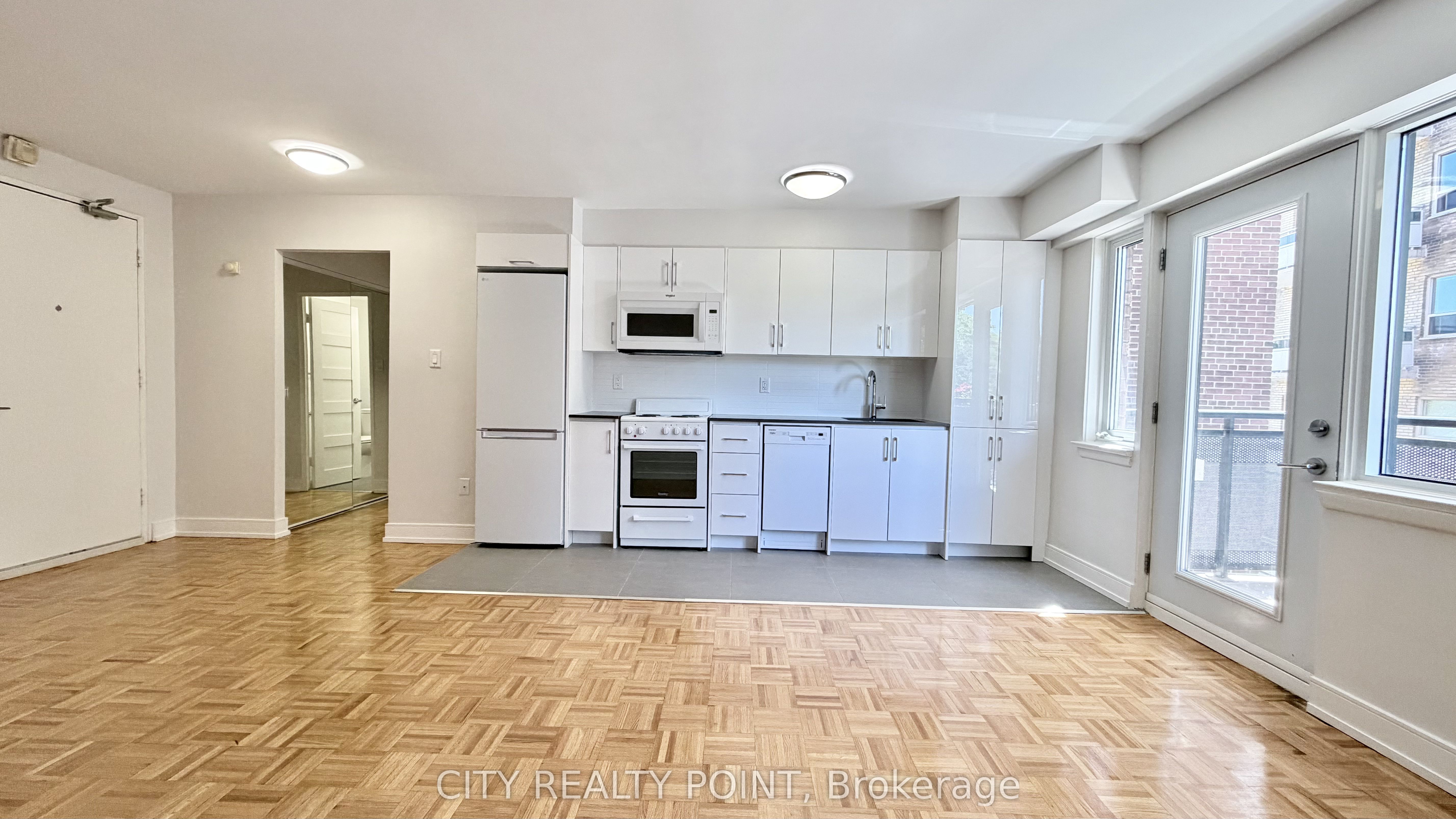 95 Lawton Boulevard 608, Toronto, ON M4V 1Z8 photo 4