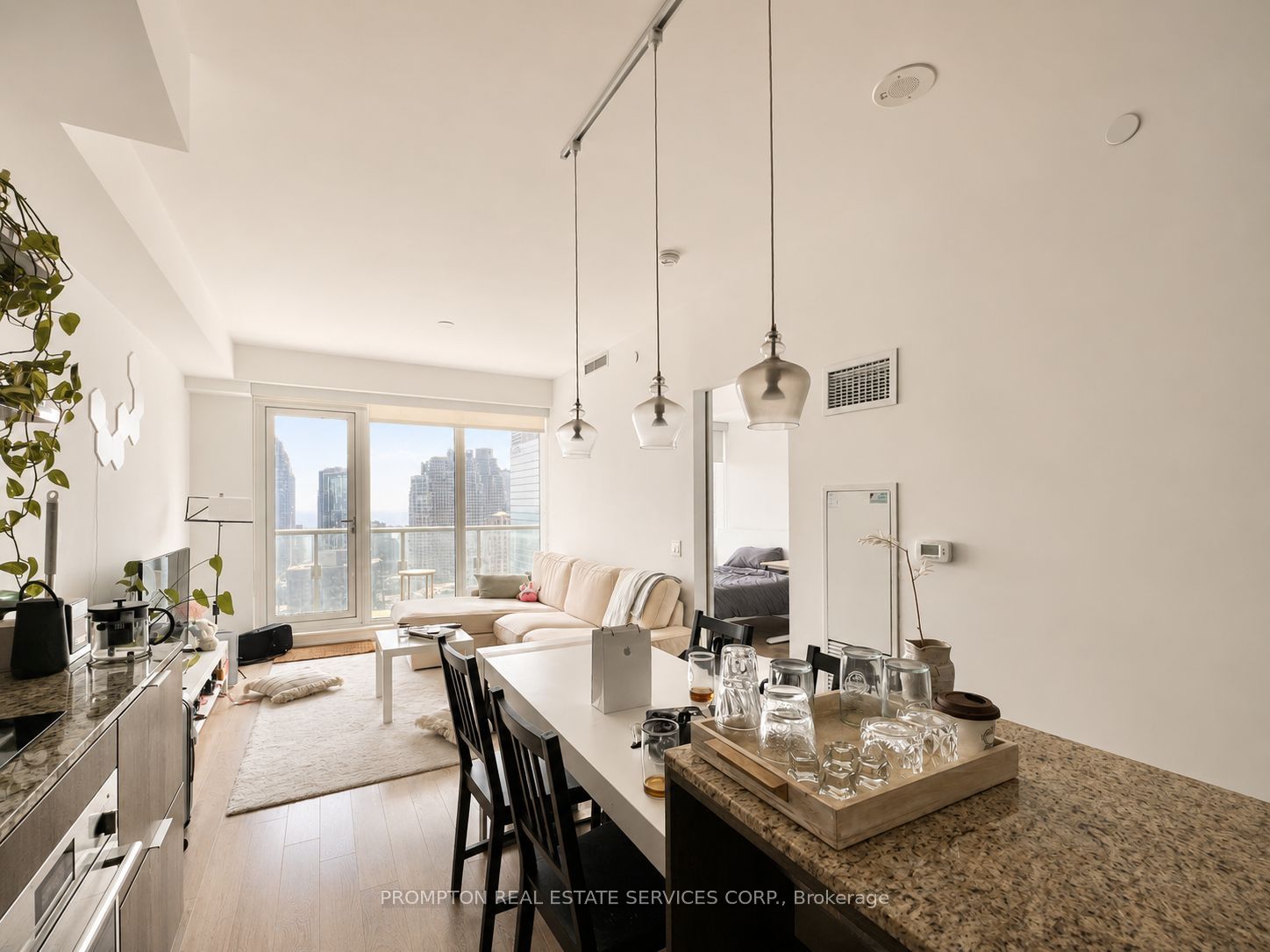 197 Yonge Street 4407, Toronto, ON M5B 0C1 photo 4