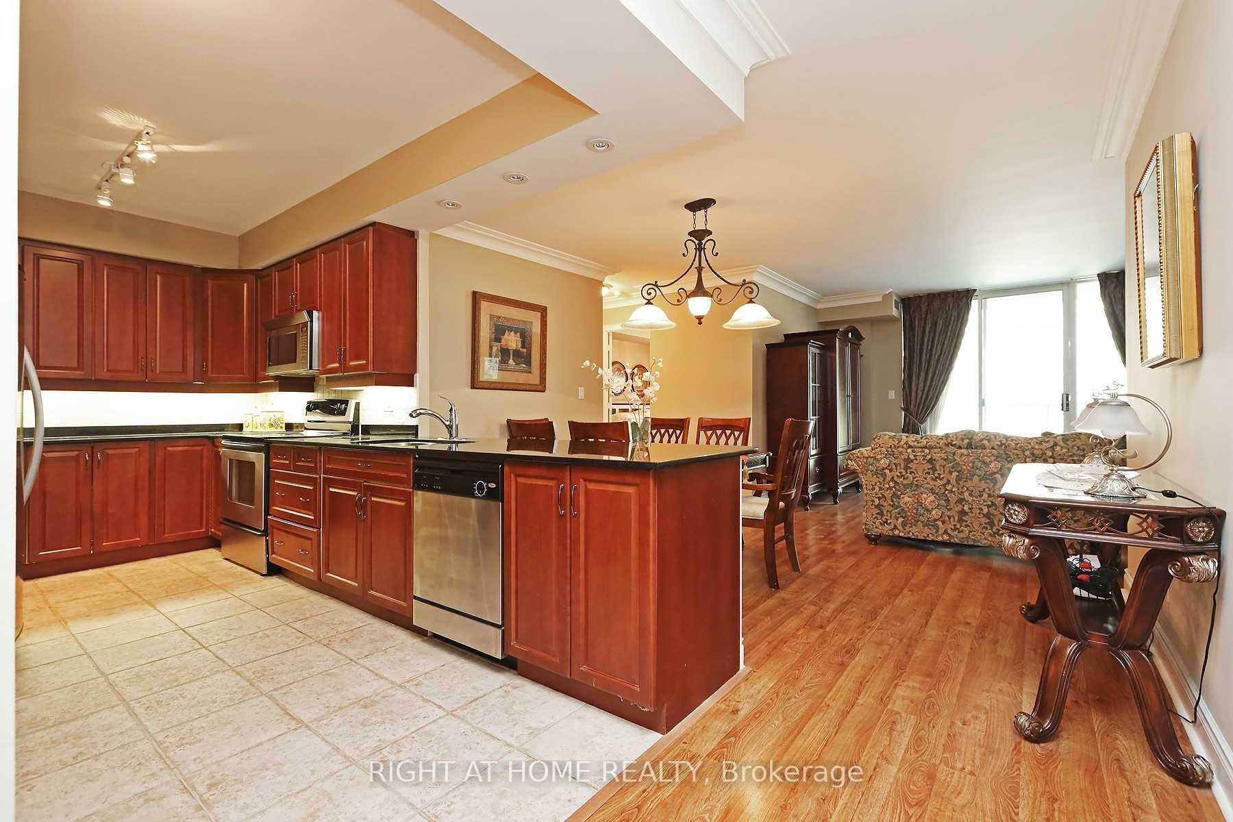 38 William Carson Crescent 615, Toronto, ON M2P 2H2 photo 3