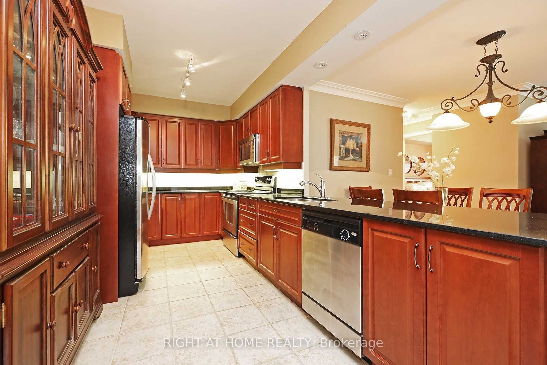 38 William Carson Crescent 615, Toronto, ON M2P 2H2 photo 4