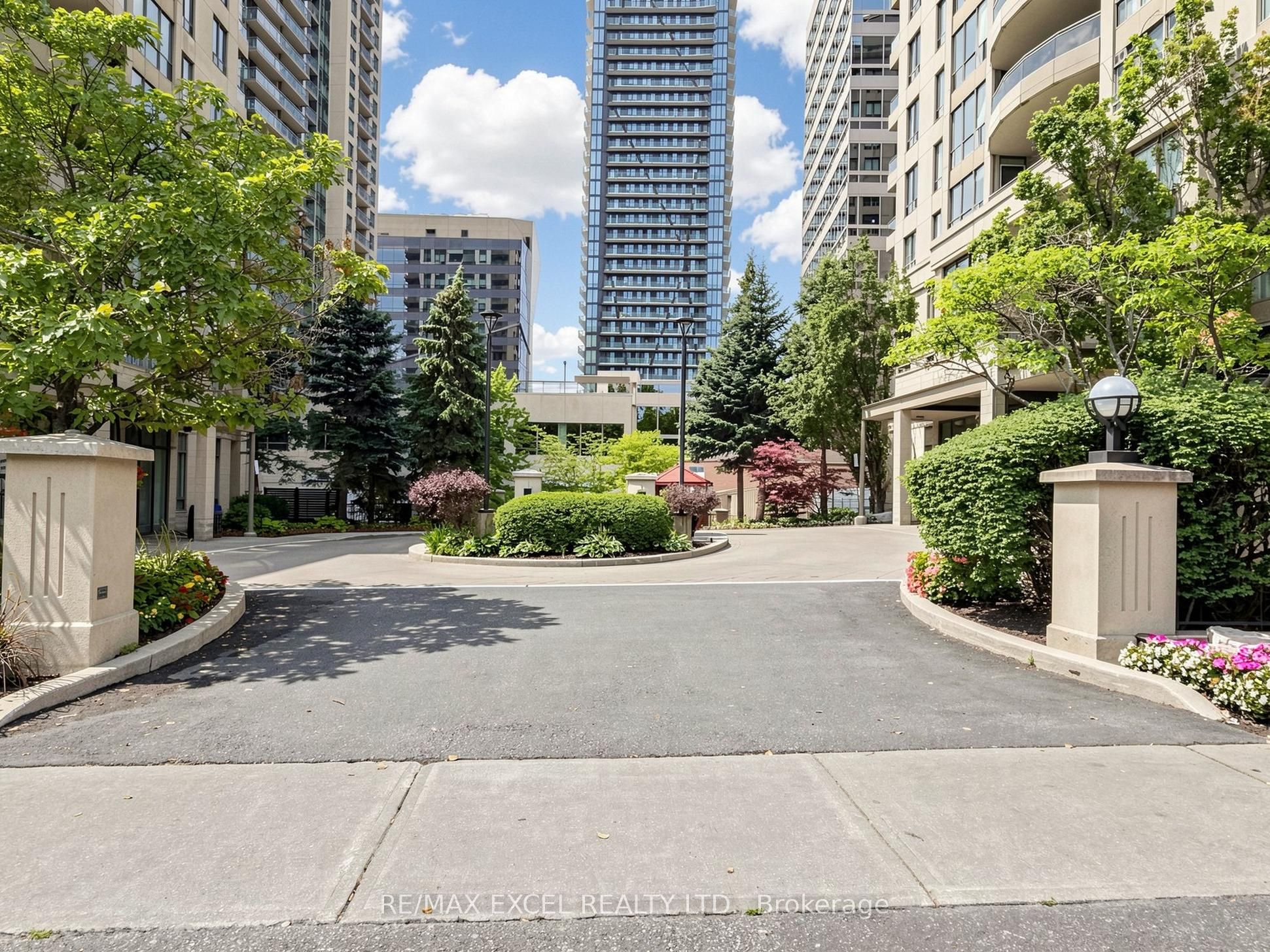 256 Doris Avenue 1203, Toronto, ON M2N 6X8 photo 2