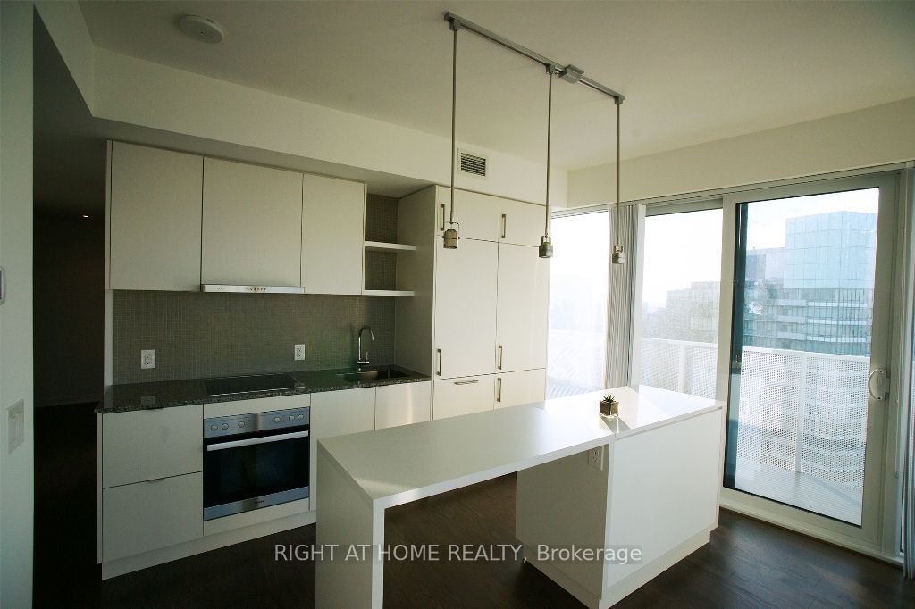 100 Harbour Street 5704, Toronto, ON M5J 0B5 photo 3