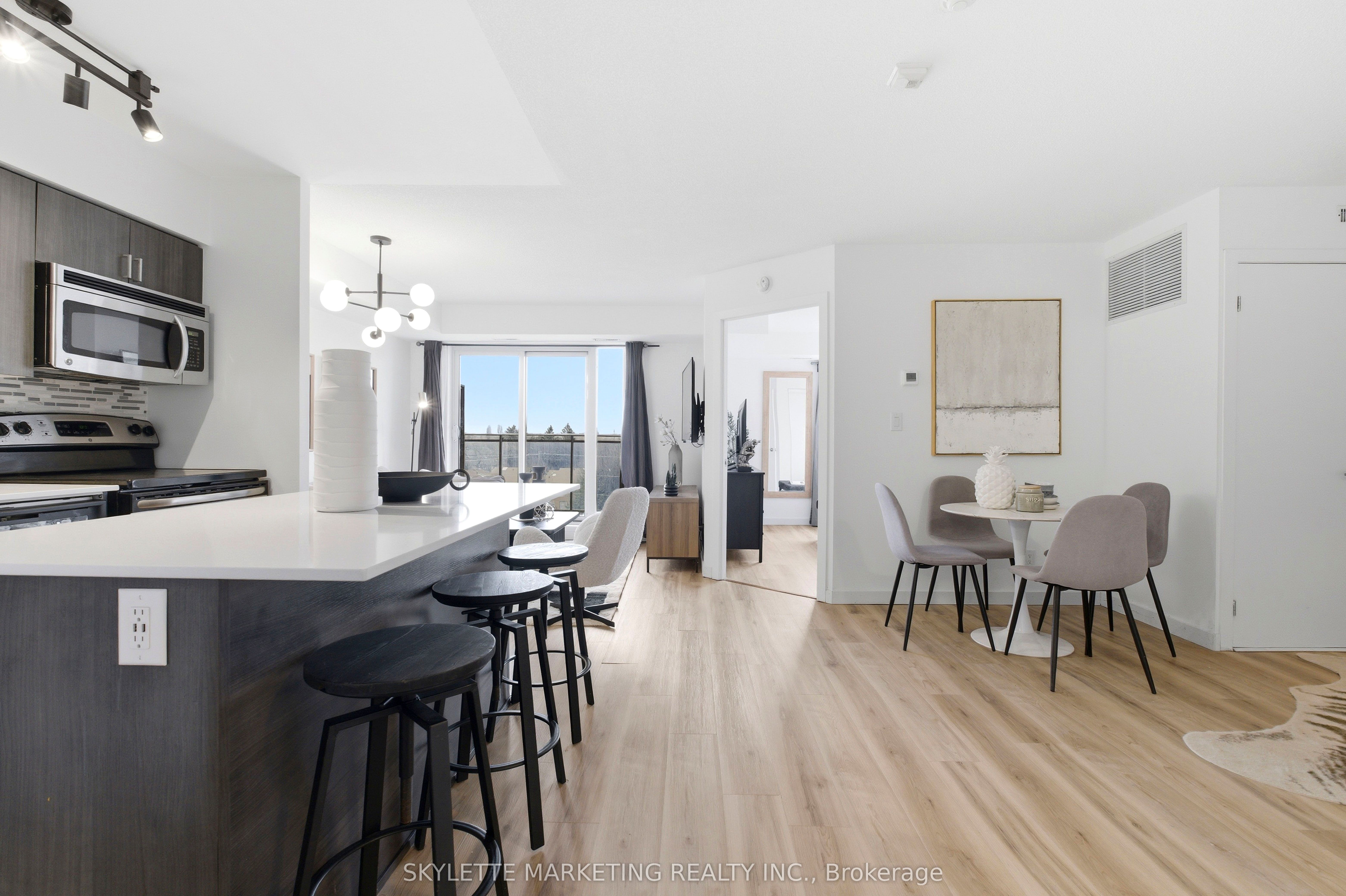 801 Sheppard Avenue W 701, Toronto, ON M3H 0A8 photo 2