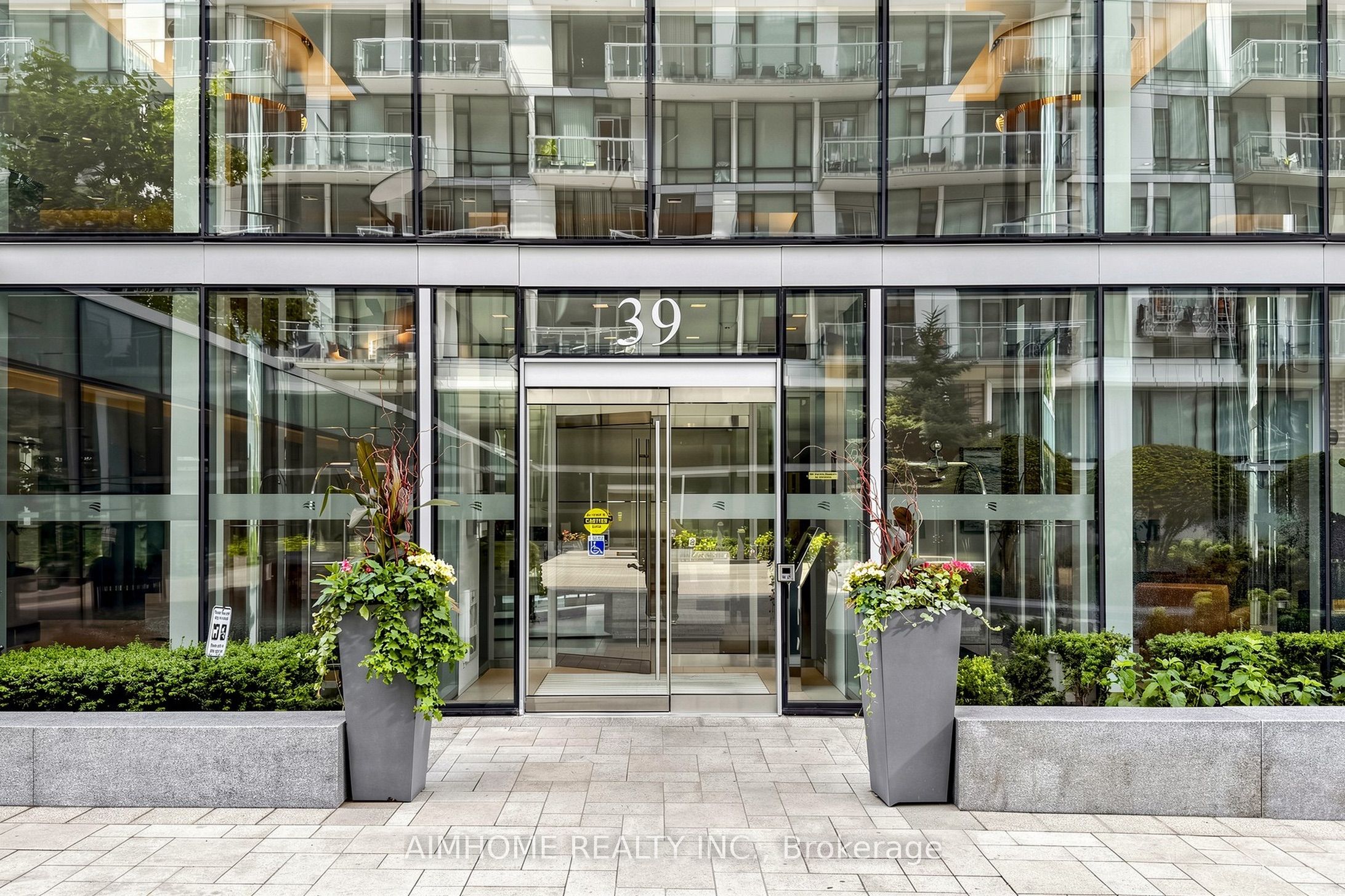 39 Queens Quay 328, Toronto, ON M5E 0A4 photo 3