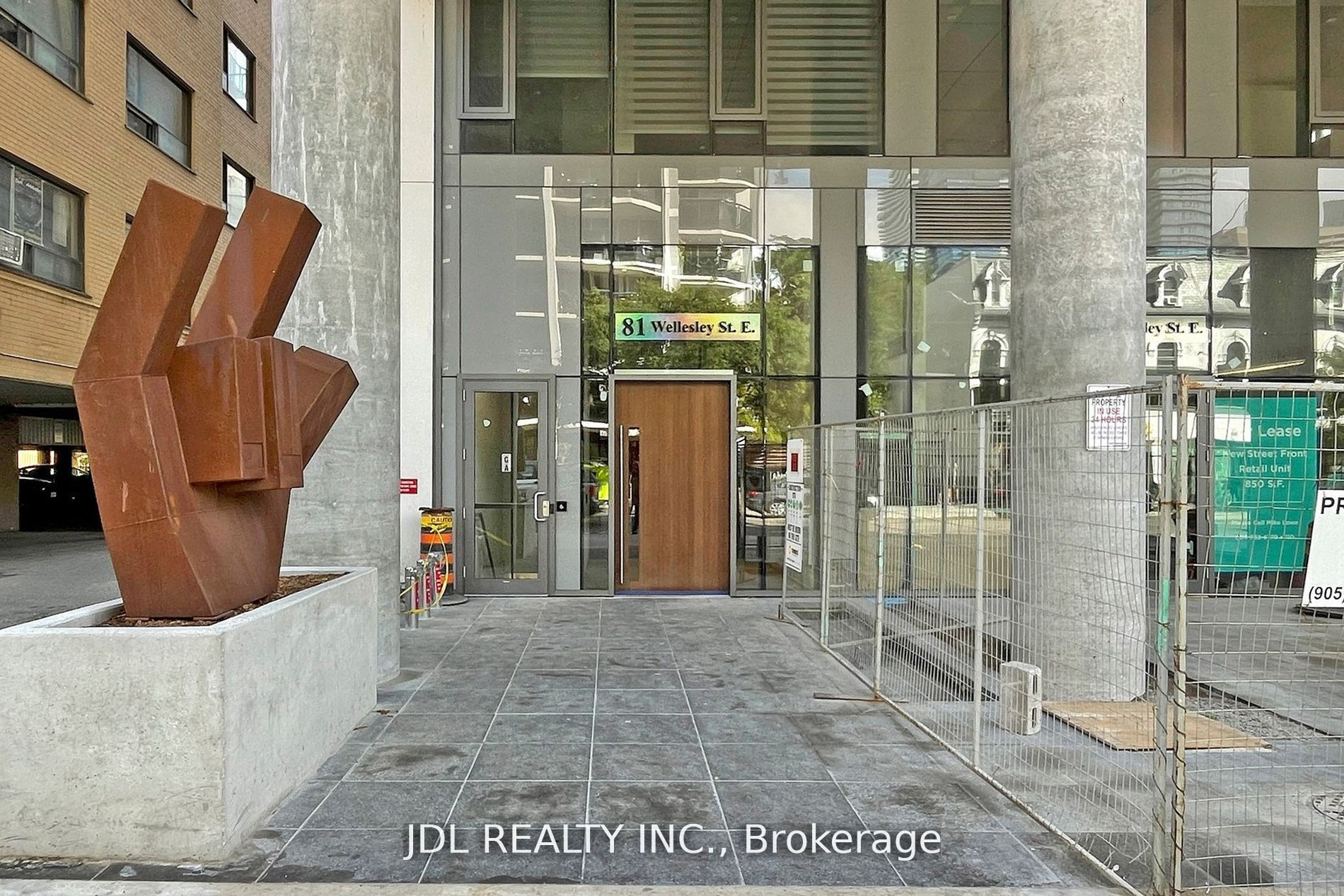 81 Wellesley Street E 2101, Toronto, ON M4Y 0C5 photo 2