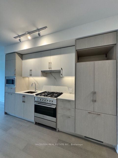 8 Manor Road W 608, Toronto, ON M4S 0E6