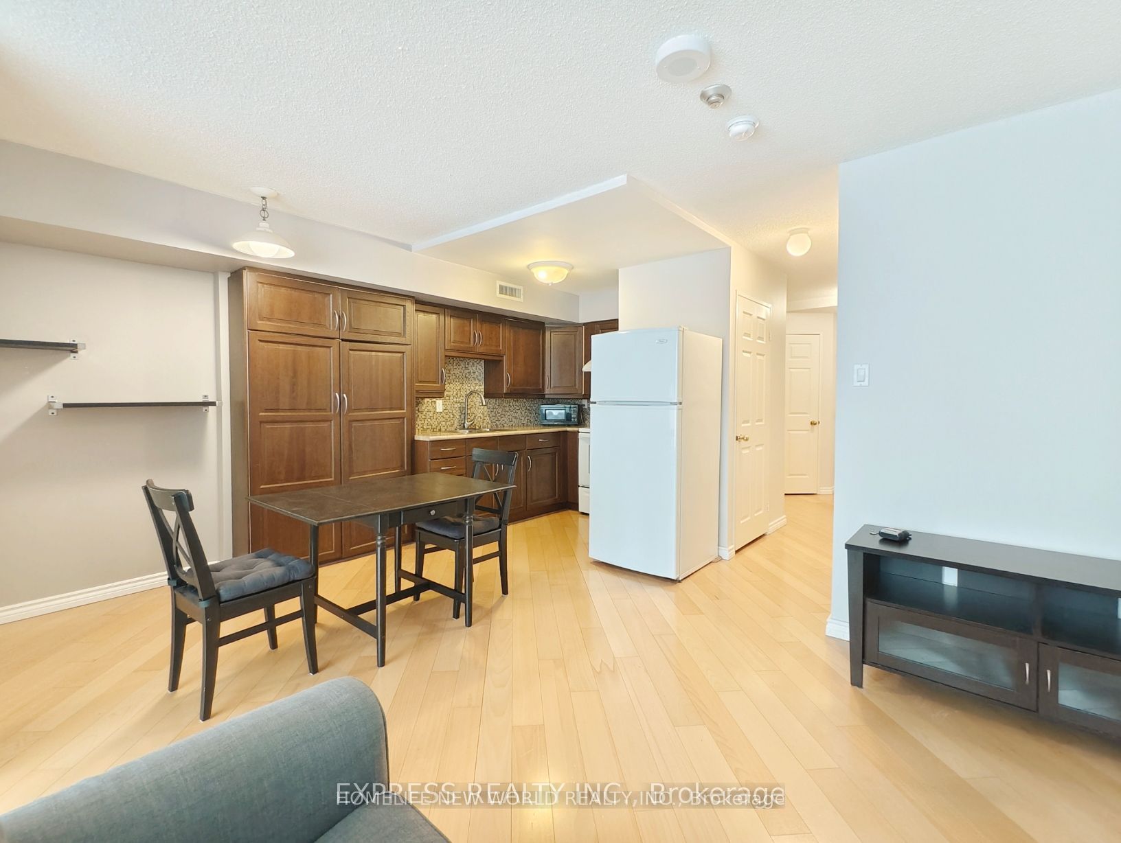 55 Centre Avenue 604, Toronto, ON M5G 2H5 photo 2