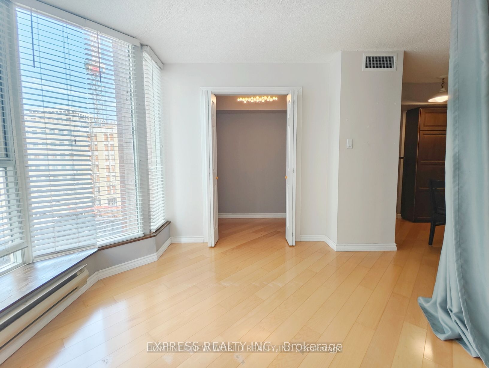 55 Centre Avenue 604, Toronto, ON M5G 2H5 photo 4