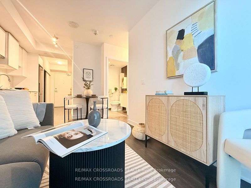 195 Redpath Avenue 2301, Toronto, ON M4P 0E4 photo 3