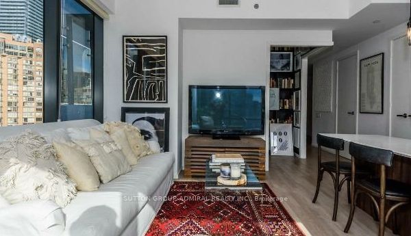 5 St Joseph Street 1605, Toronto, ON M4Y 0B6 photo 2