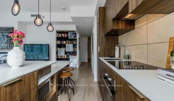 5 St Joseph Street 1605, Toronto, ON M4Y 0B6 photo 4