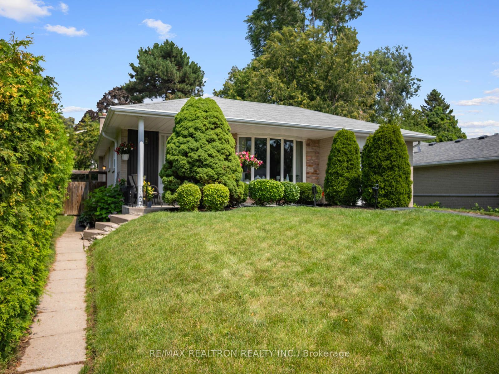 74 Threadneedle Crescent, Toronto, ON M2H 1Z6 photo 2
