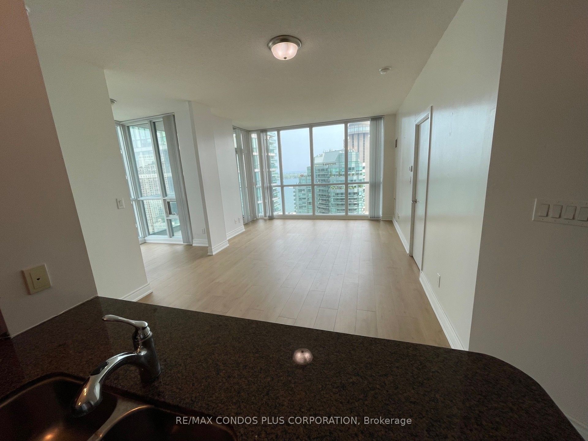18 Harbour Street 2508, Toronto, ON M5J 2Z6 photo 5
