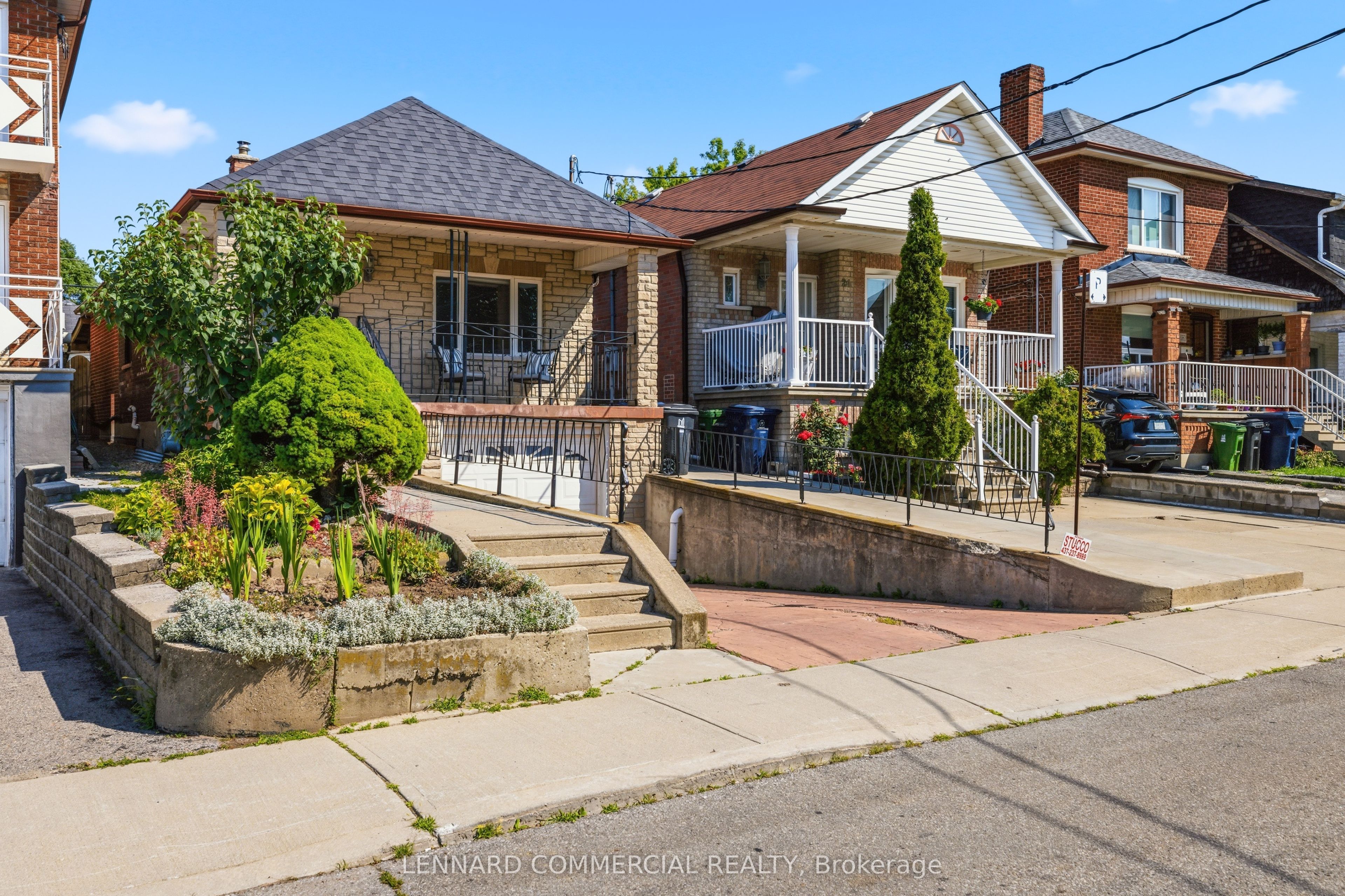 26 Jesmond Avenue, Toronto, ON M6E 1V5 photo 2