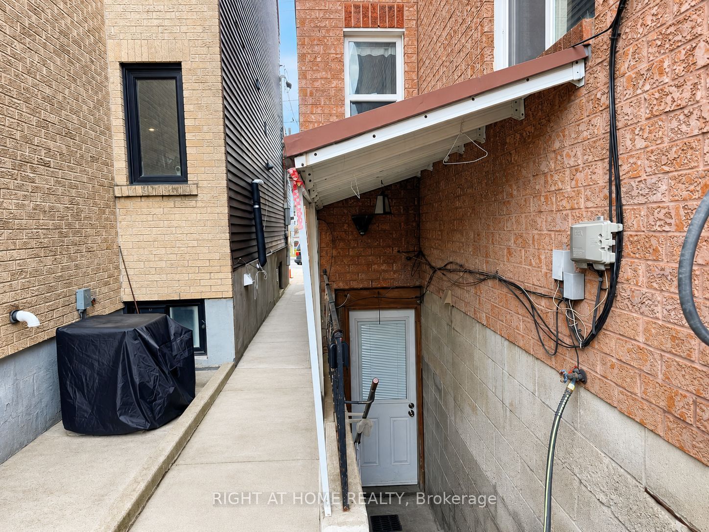 380 Lansdowne Avenue #Basement, Toronto, ON M6H 3Y3 photo 2