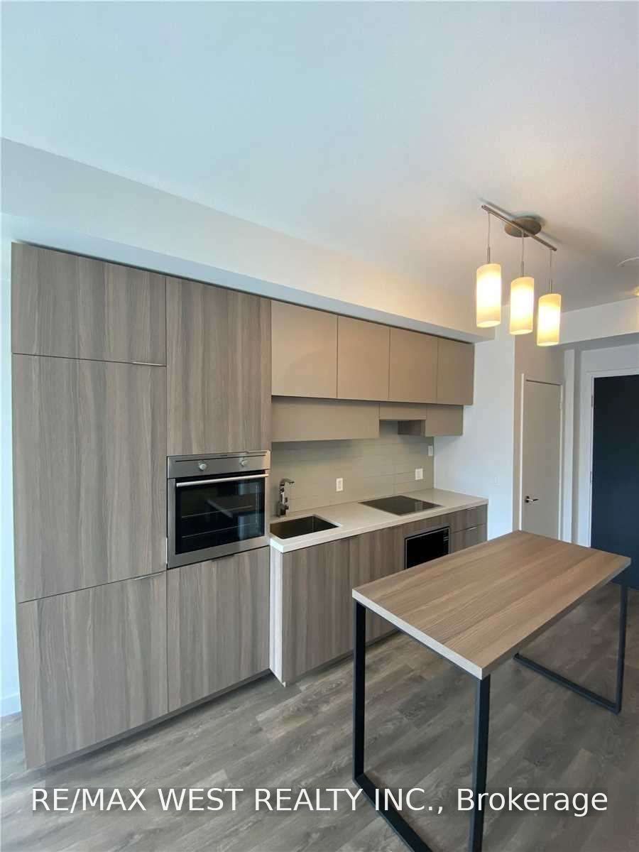 8 Eglinton Avenue E 909, Toronto, ON M4P 1A6 photo 2