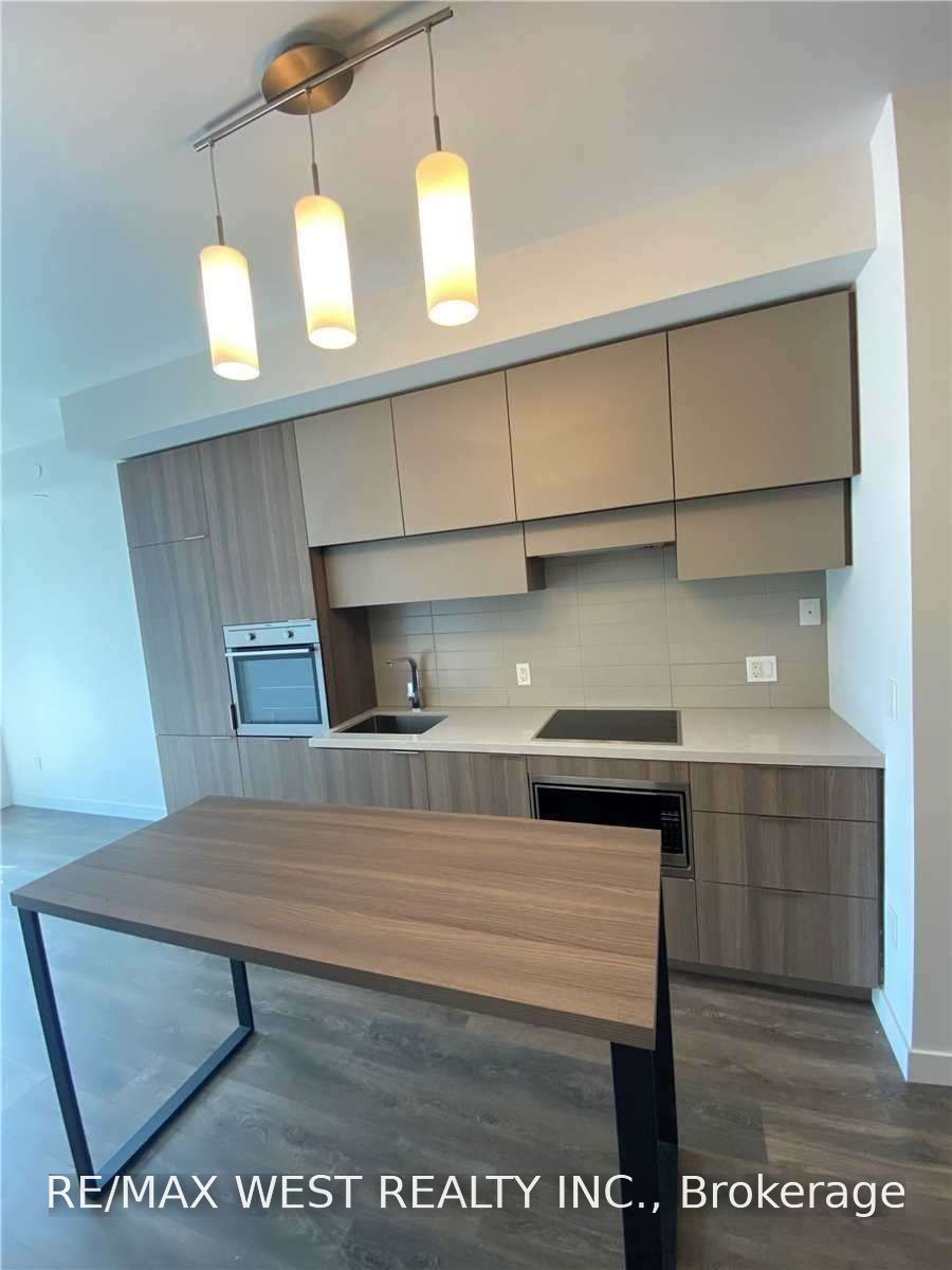 8 Eglinton Avenue E 909, Toronto, ON M4P 1A6 photo 3