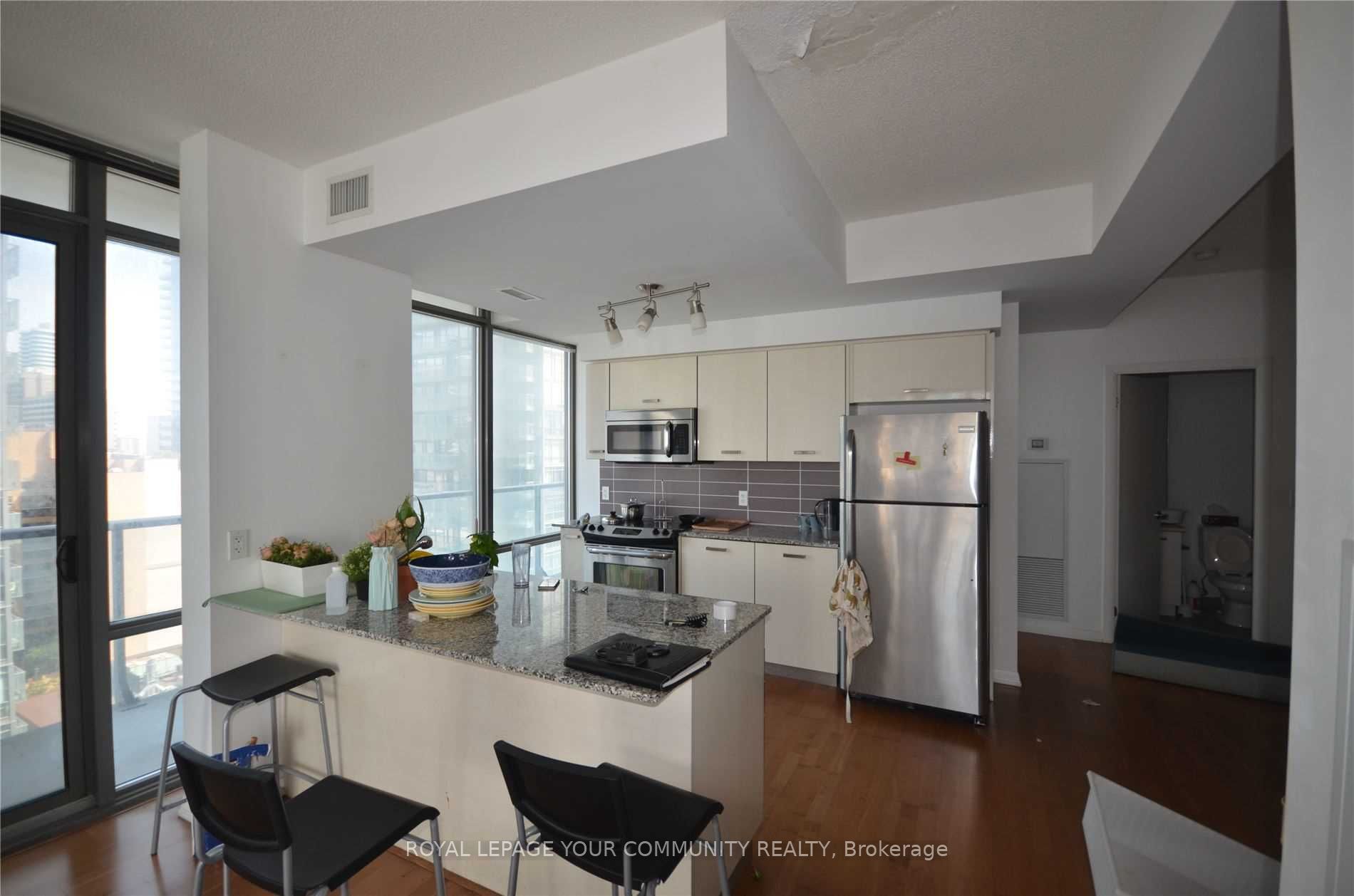 832 Bay Street 1505, Toronto, ON M5S 1Z6 photo 2