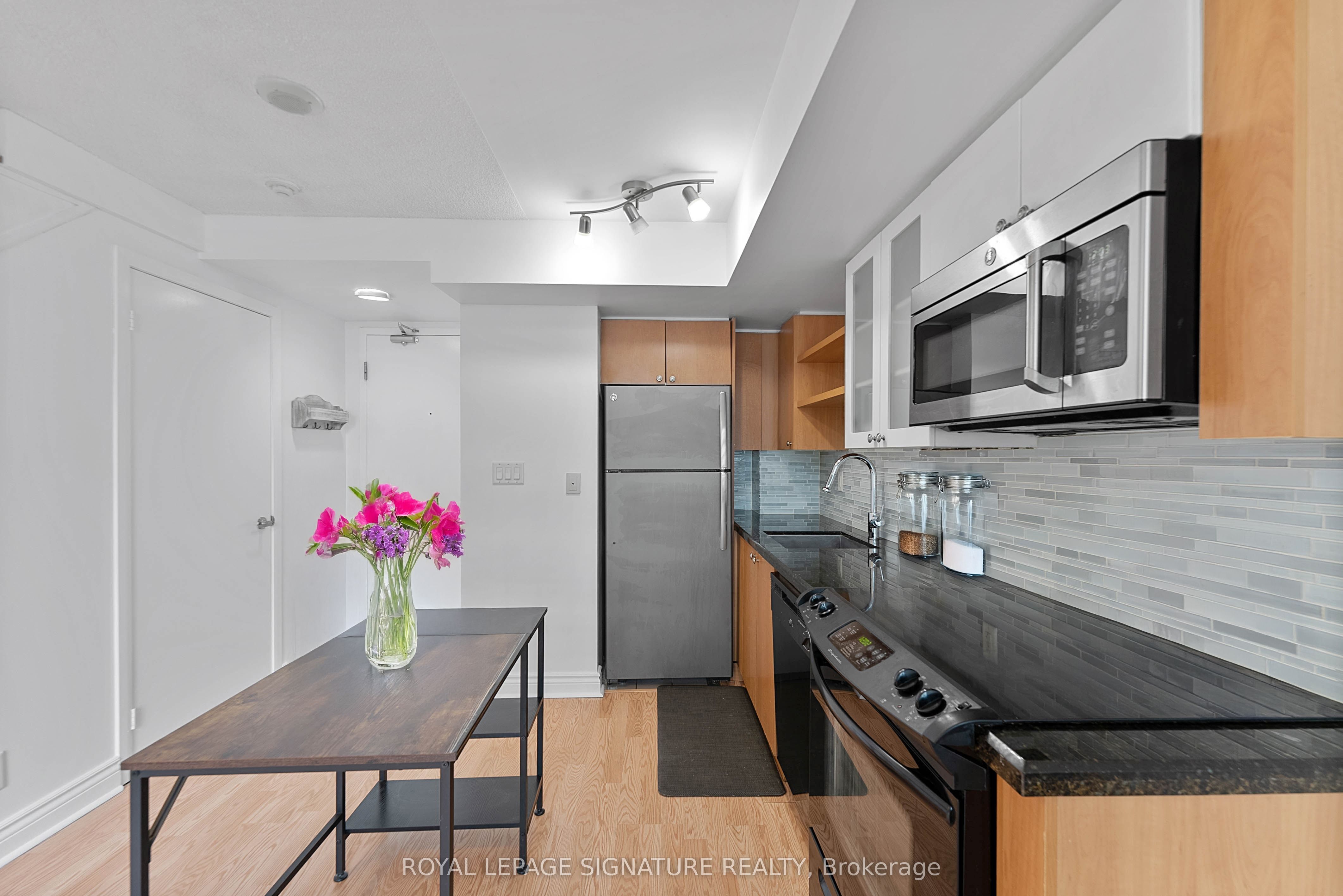 600 Fleet Street 831, Toronto, ON M5V 1B7 photo 3