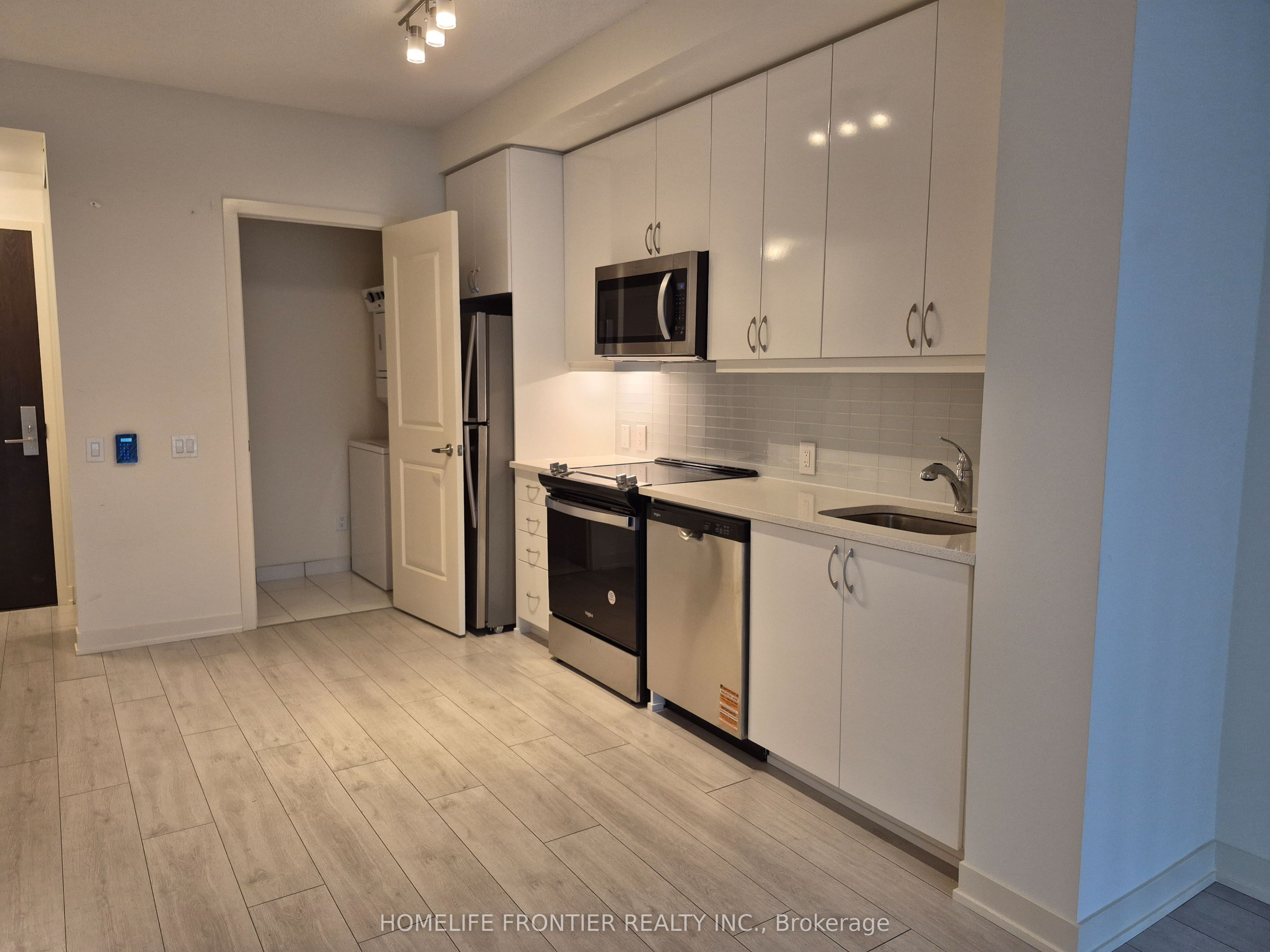 4955 Yonge Street 1915, Toronto, ON M2N 0L8 photo 3