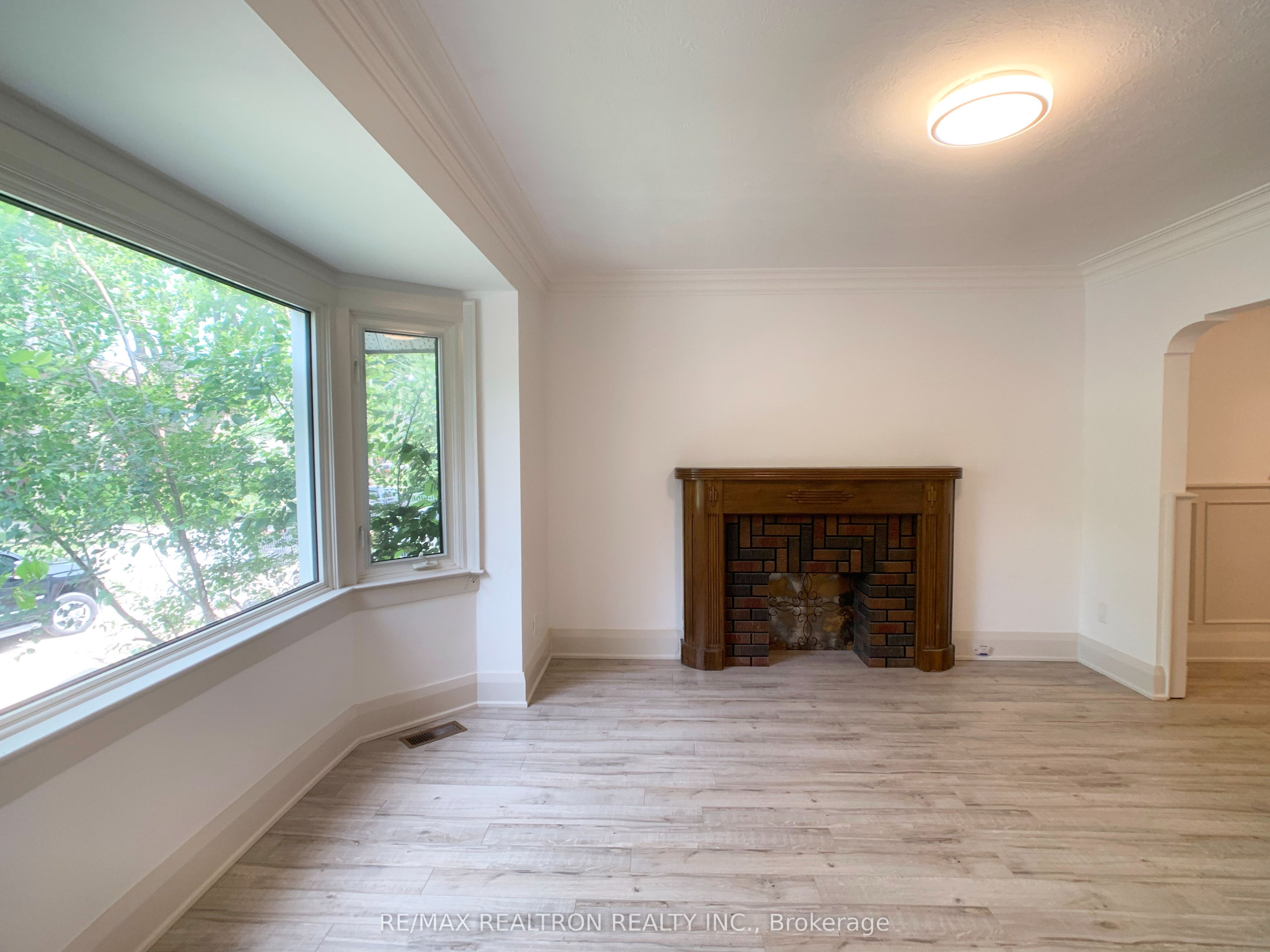 48 Mann Avenue, Toronto, ON M4S 2Y3 photo 2