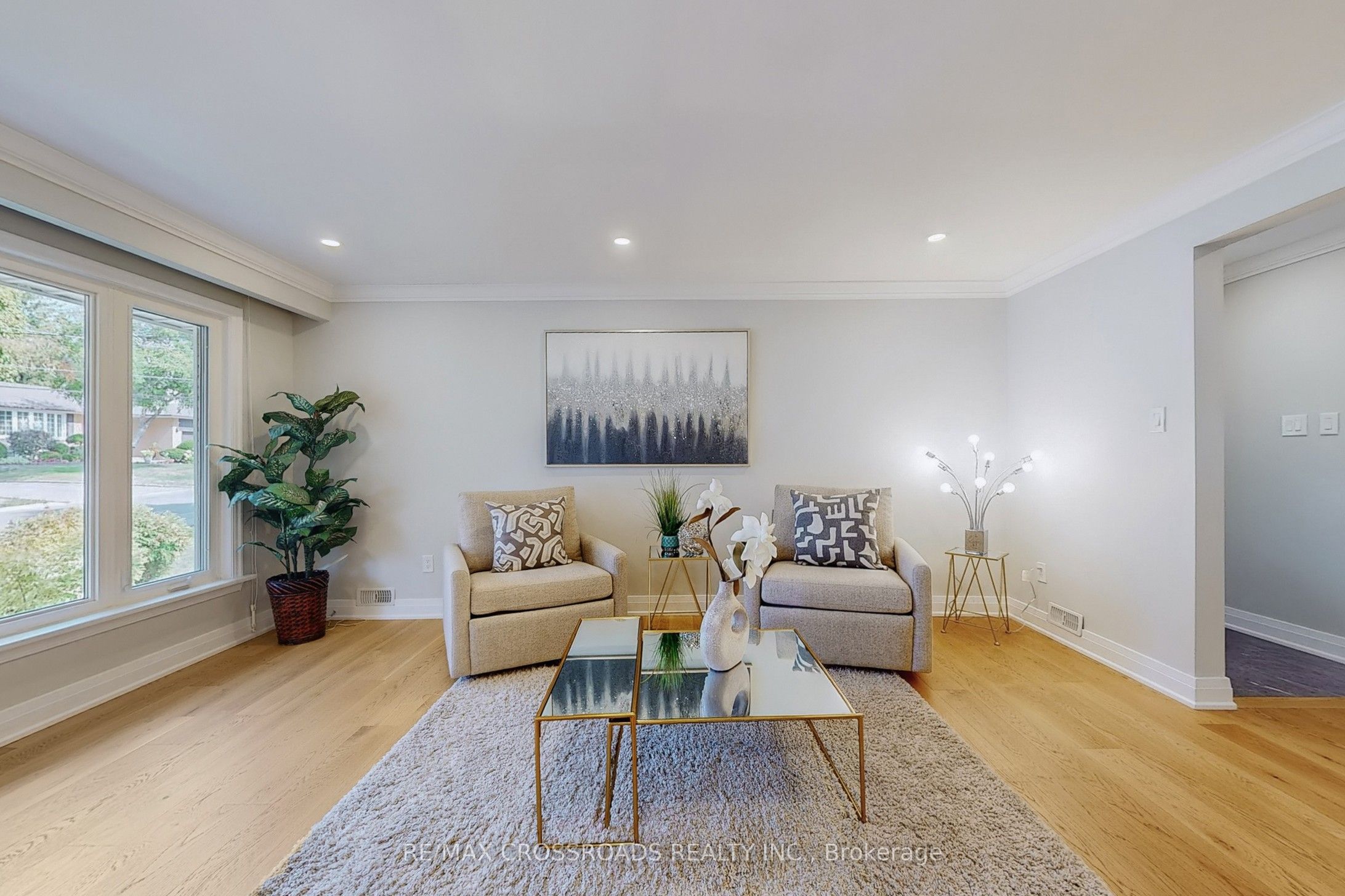 55 Elvaston Drive, Toronto, ON M4A 1N2 photo 3