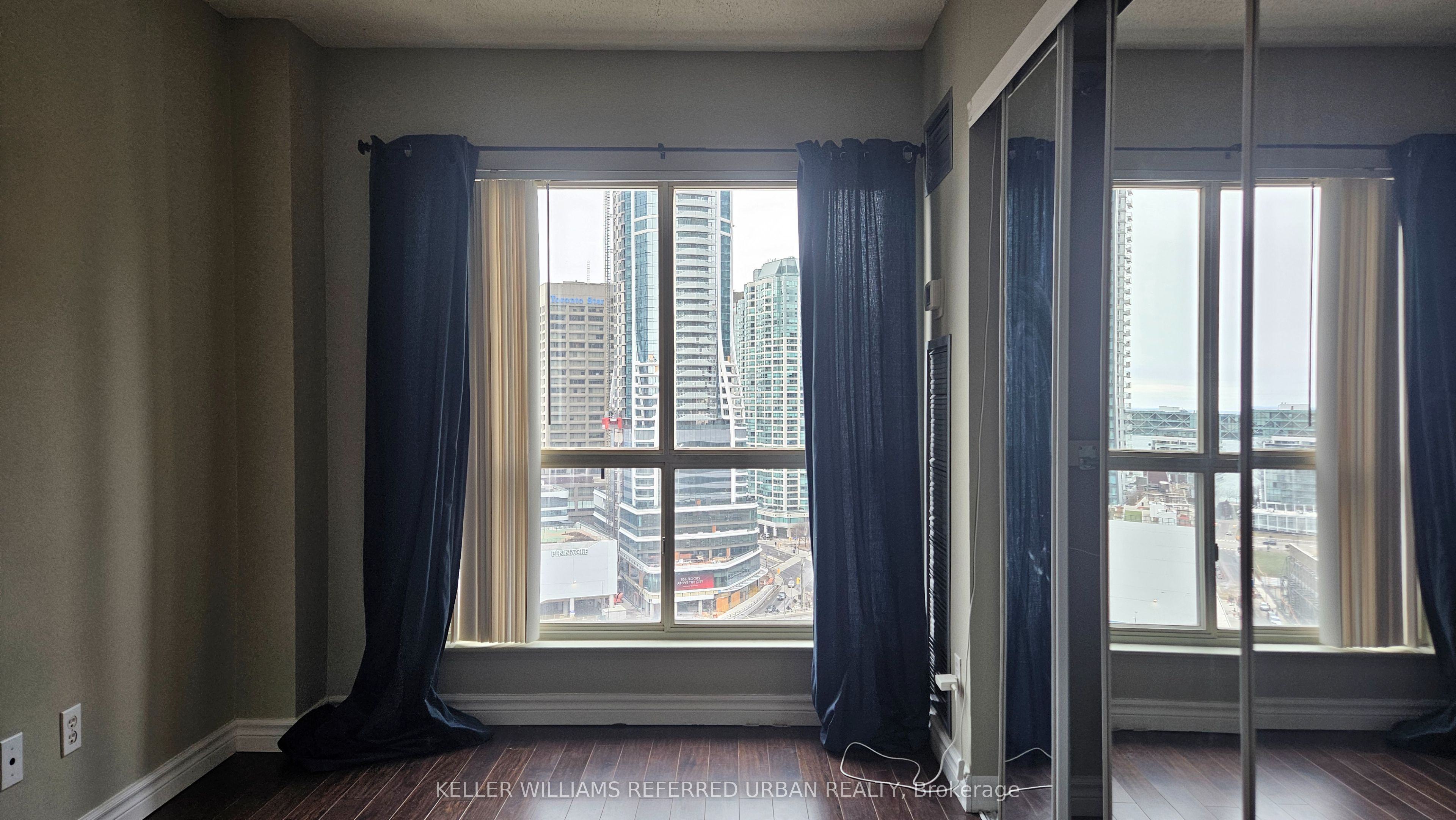 25 The Esplanade 1922, Toronto, ON M5E 1W5 photo 5
