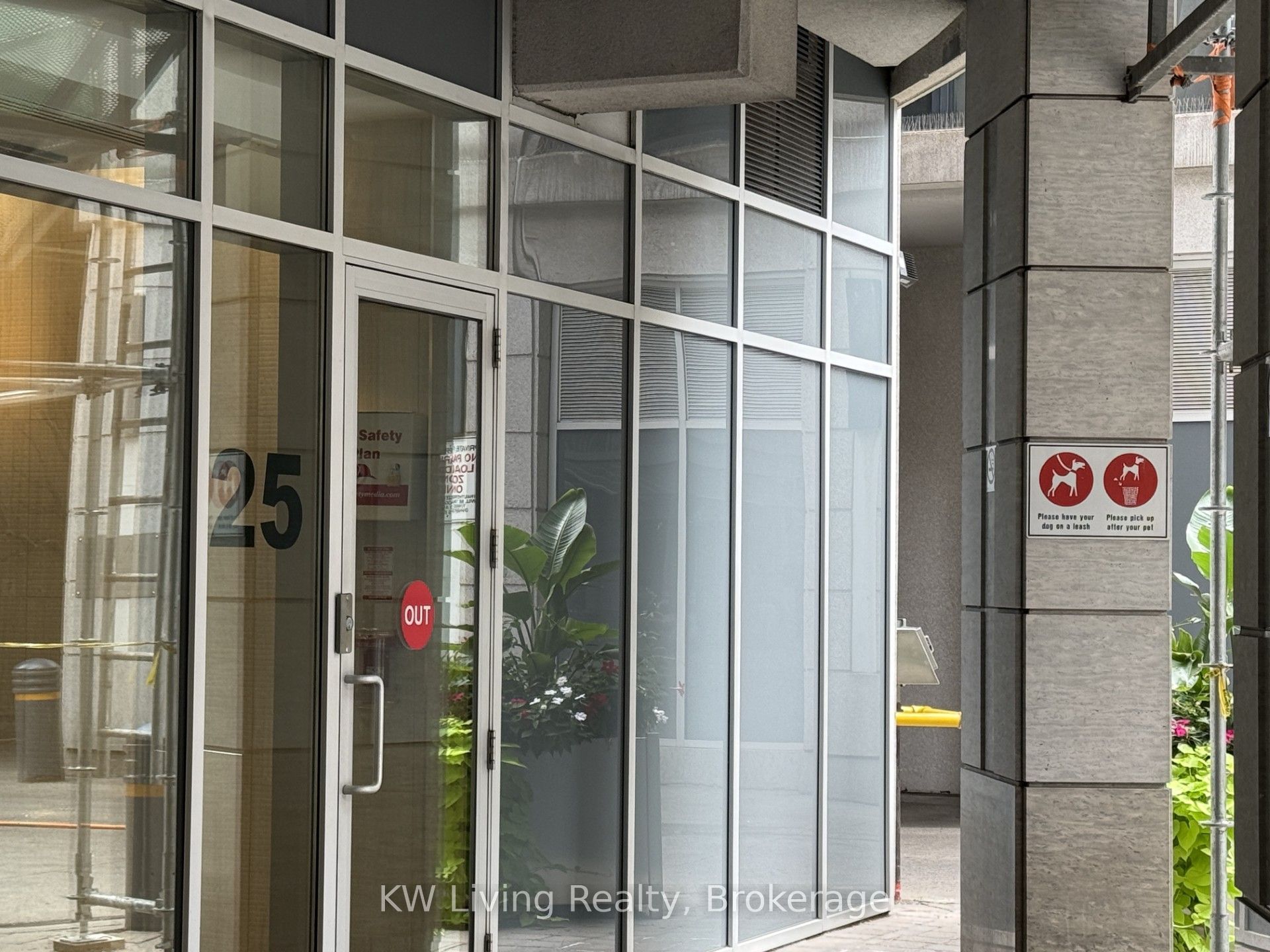 25 Carlton Street 2105, Toronto, ON M5B 1L4 photo 3