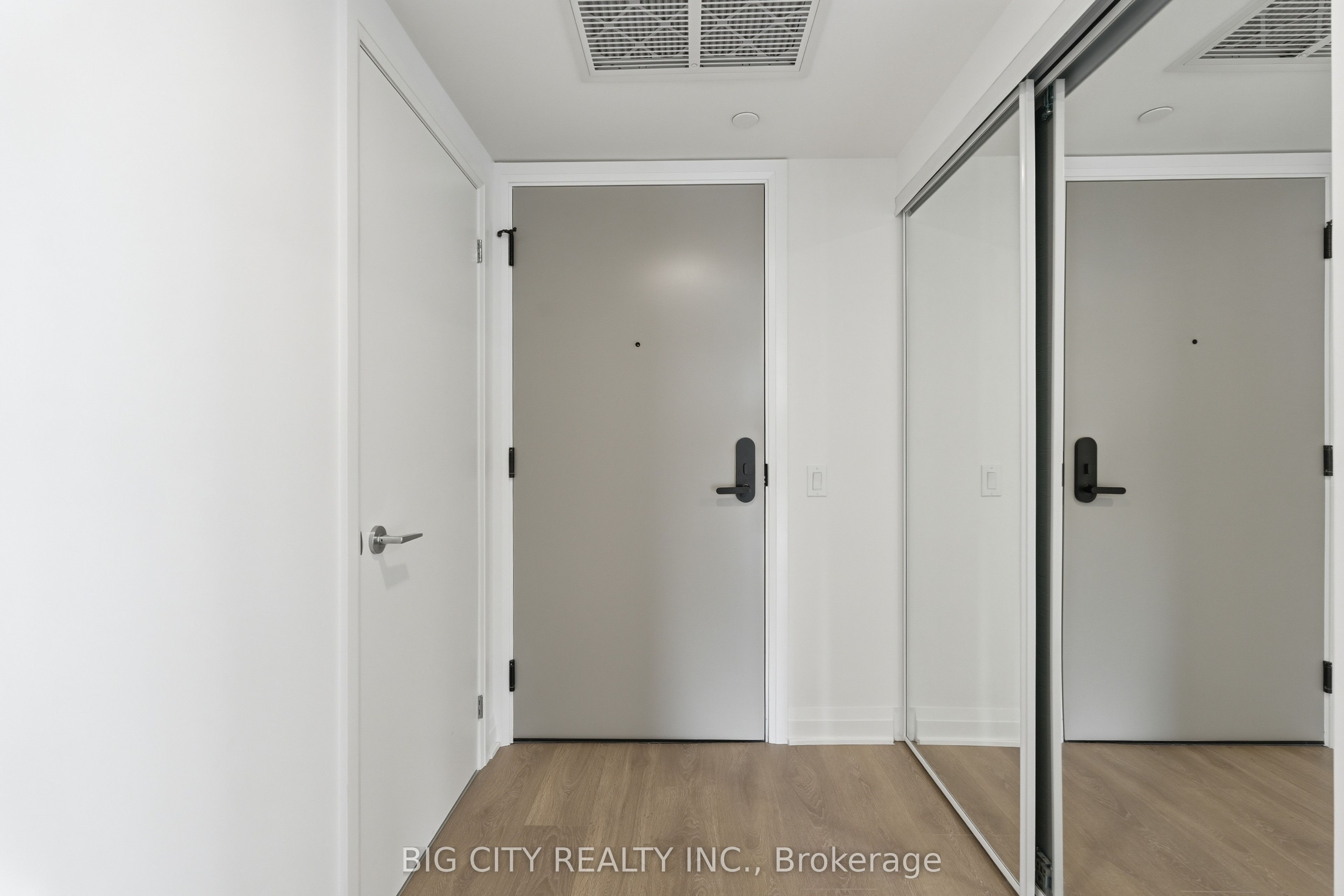 25 Frederick Todd Way 902, Toronto, ON M4G 0C9 photo 5