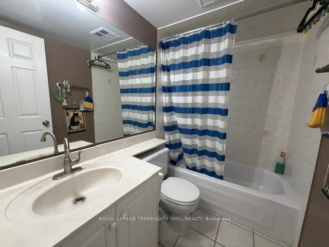 23 Lorraine Drive 1809, Toronto, ON M2N 6Z6 photo 3